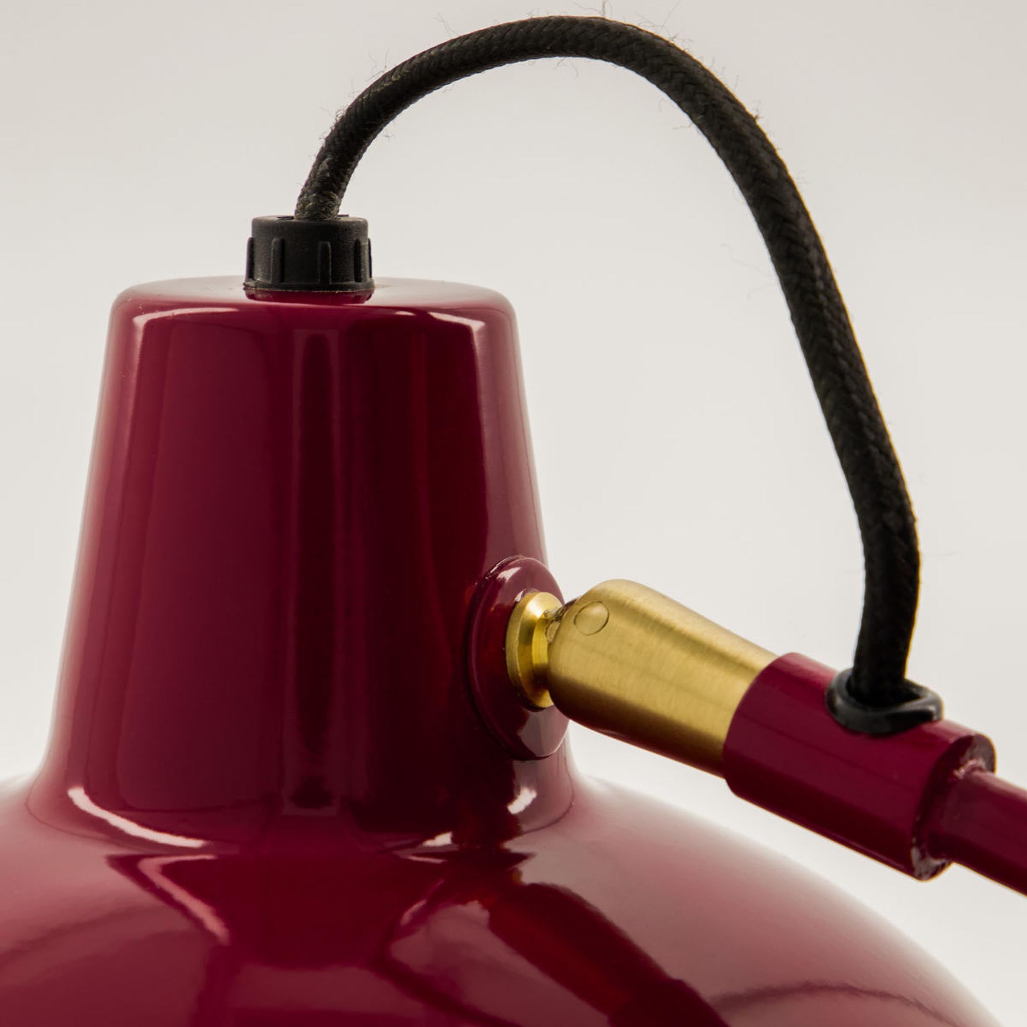 Rote Tischleuchte HDDesk von House Doctor für trendige Wohnräume.