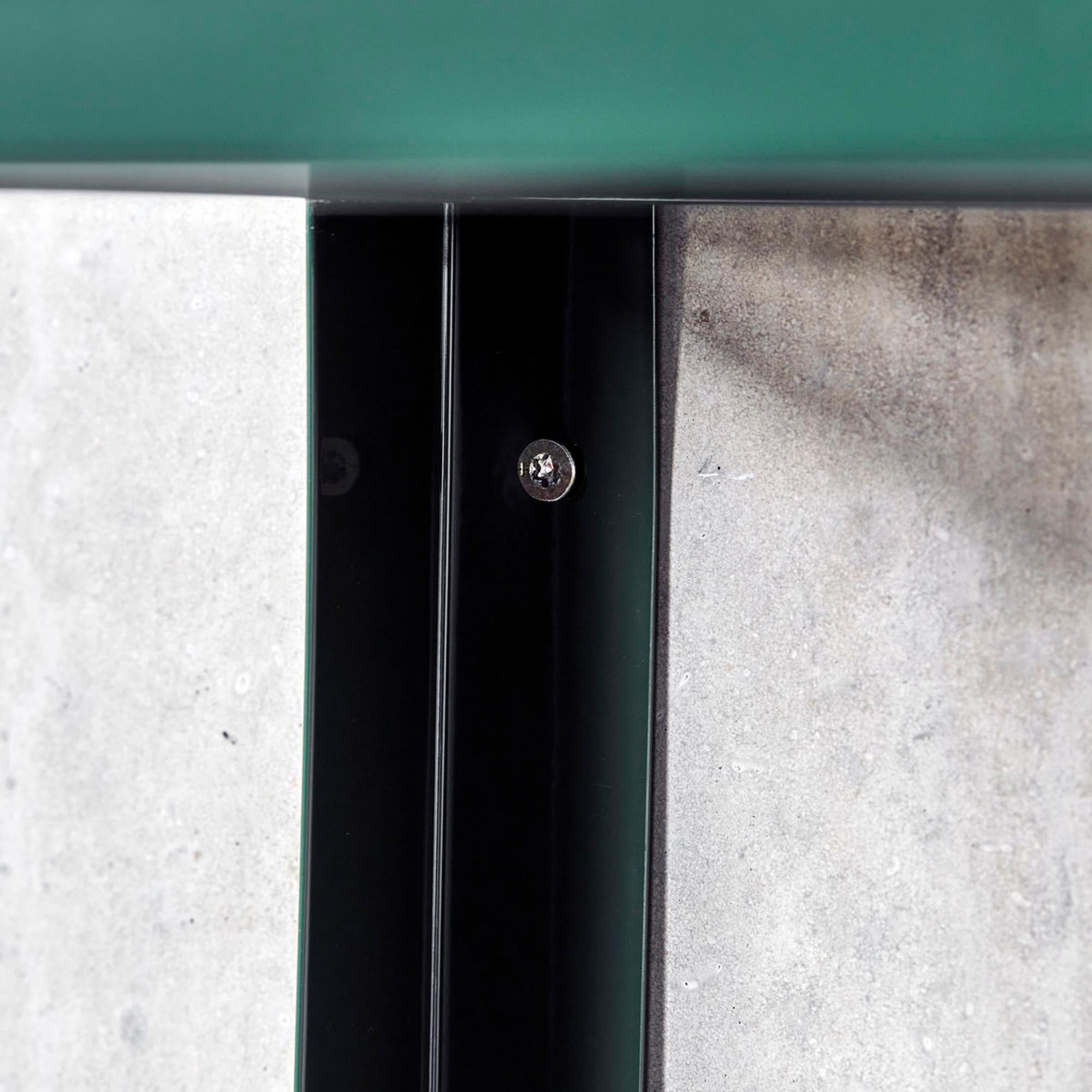 Stilvolles Regal HDUse in Dunkelgrün mit 6 Böden von House Doctor.