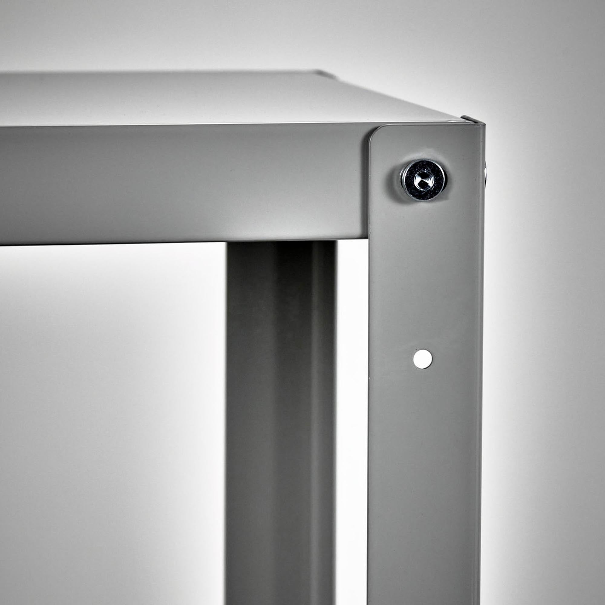 Minimalistisches Regal HDUse in Hellgrau von House Doctor, vielseitig einsetzbar.