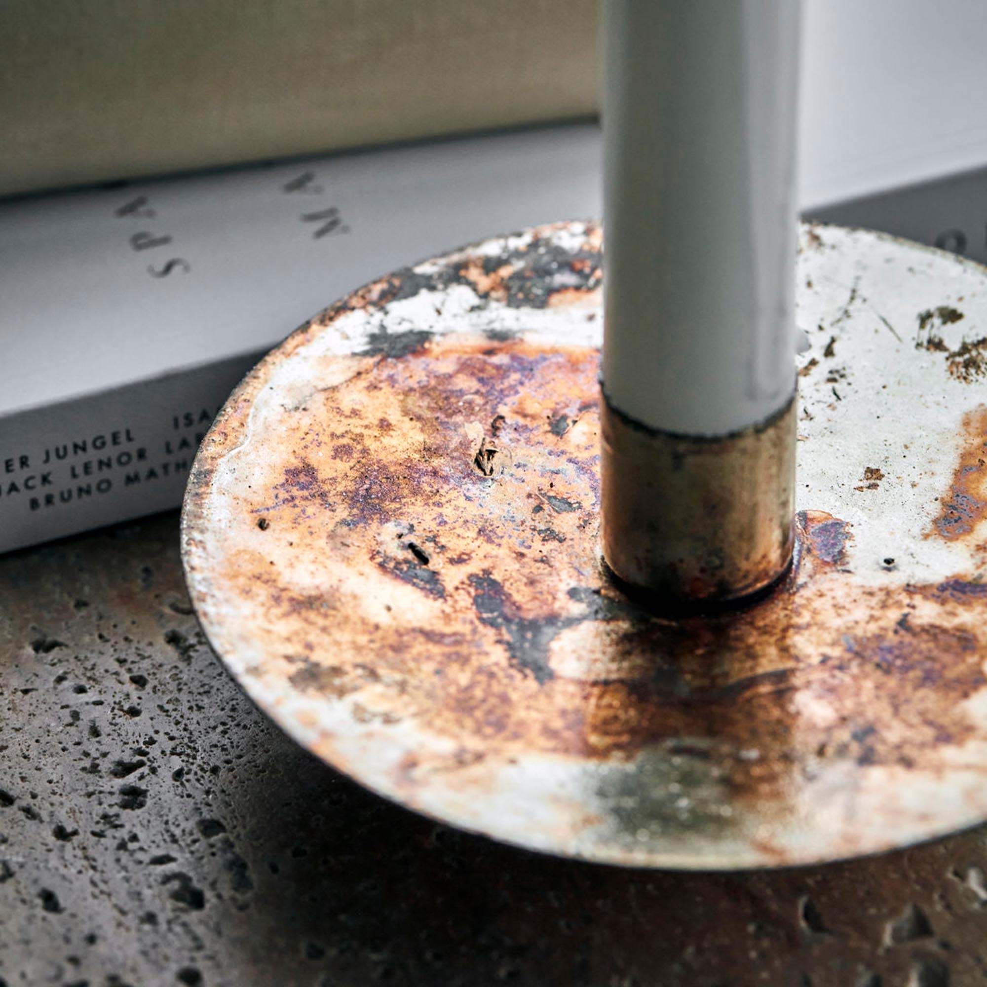 Antiker HDSimb Kerzenständer aus Metall von House Doctor.