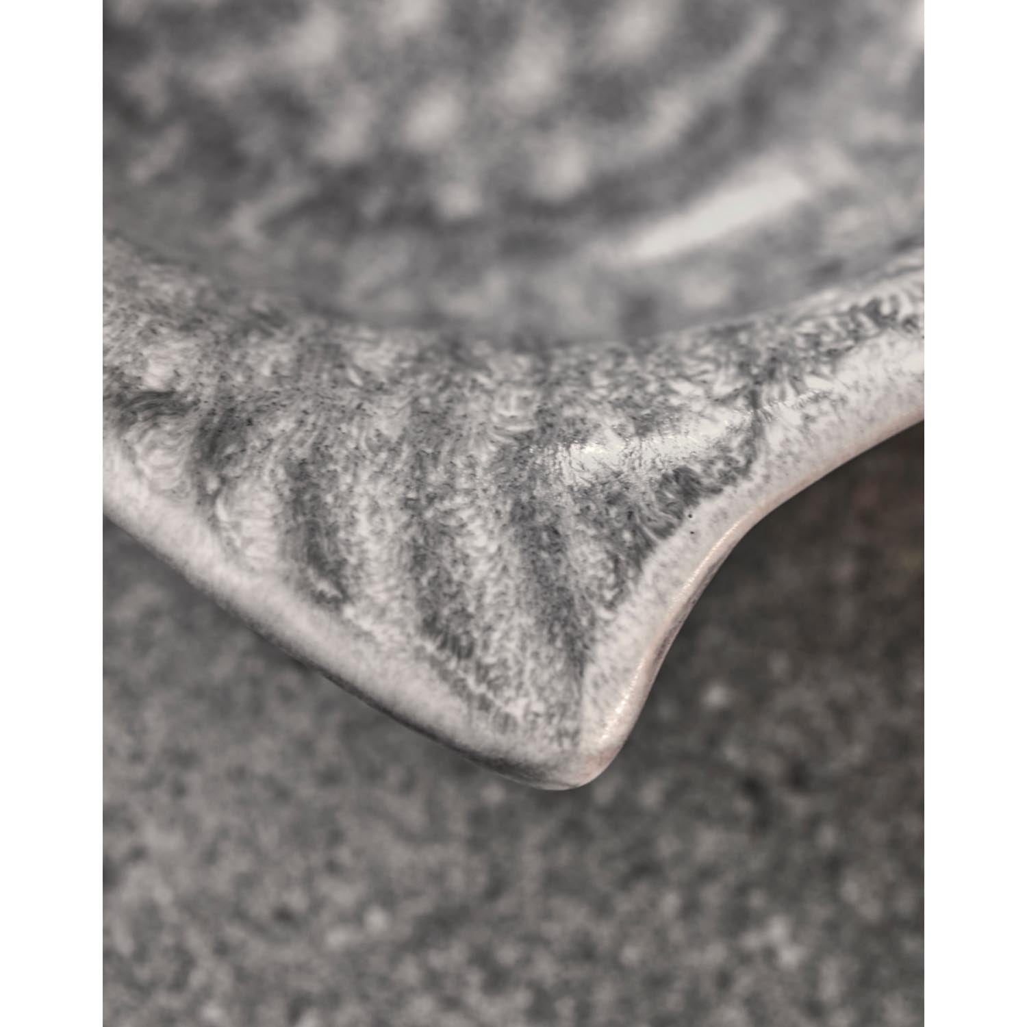 Stilvolle graue Servierschale von House Doctor, perfekt für modernes Servieren und Dekorieren, vielseitig und elegant.