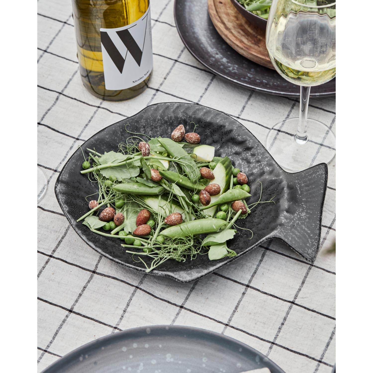 Elegante schwarze Servierschale von House Doctor, ideal für stilvolles Servieren und Dekorieren, modernes Design.