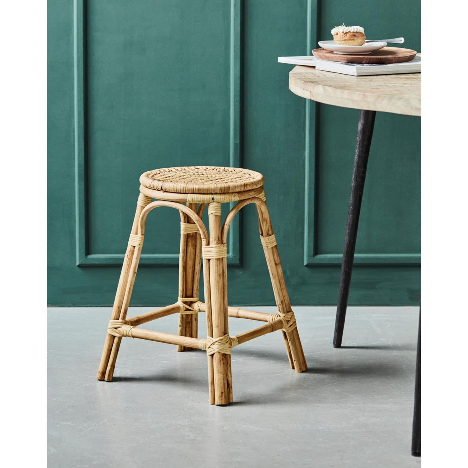 Eleganter Hocker HDTrenza von House Doctor, aus natürlichem Material, perfekt für modernes und gemütliches Interieur.