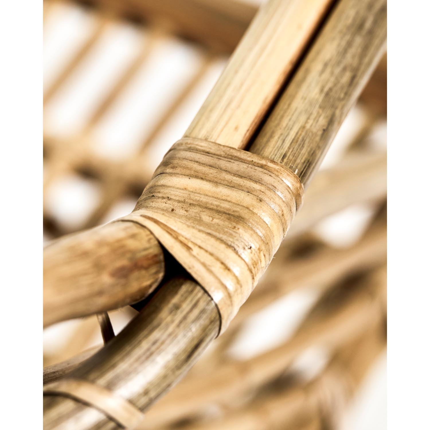 Der Lounge-Sessel HDCosy von House Doctor kombiniert stilvolles Design mit natürlichem Charme und ist ideal für zeitgemässe Wohnräume.