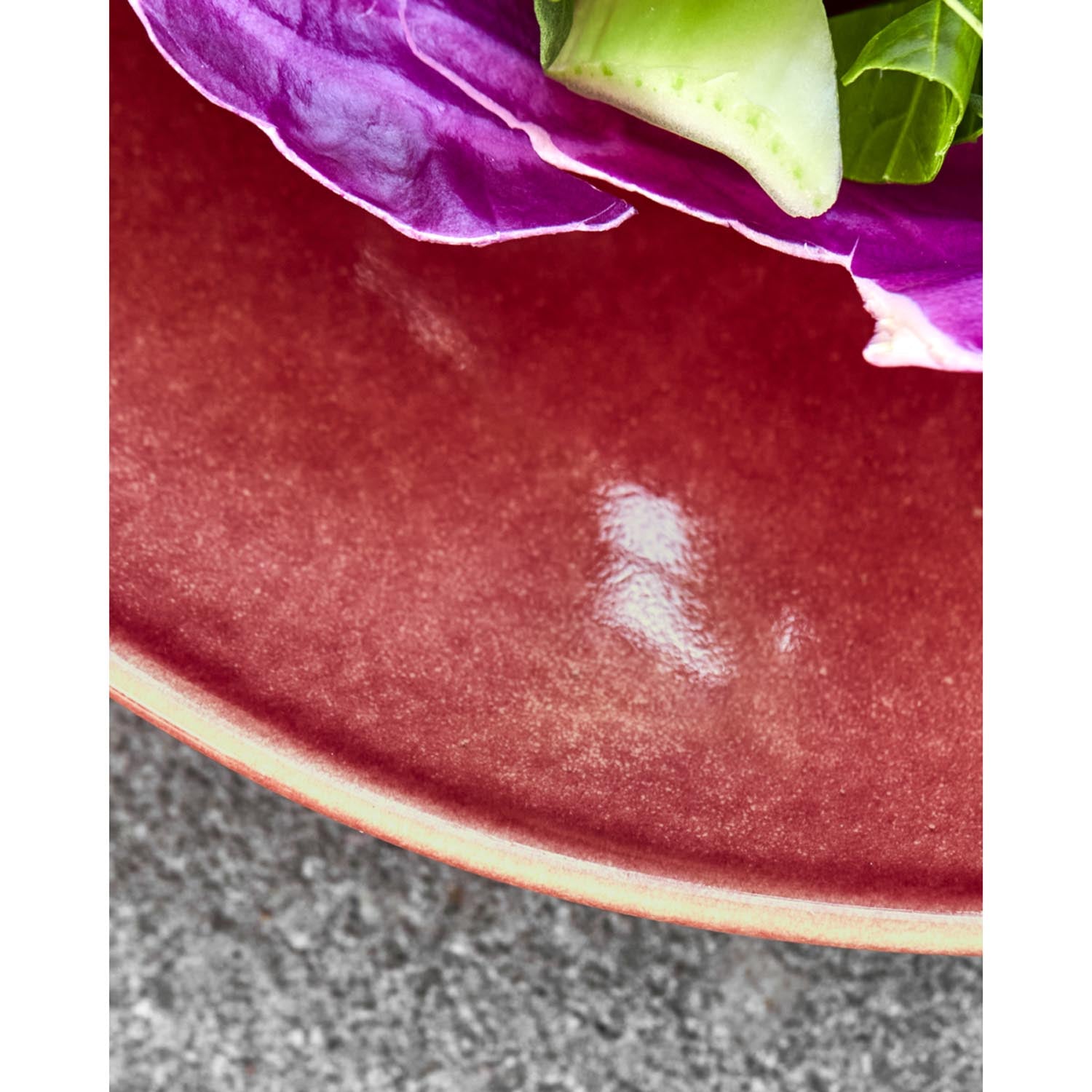 Roter Teller HDDiva von House Doctor, perfekt für elegante Tischdekoration und besondere Momente, stilvoll und hochwertig.