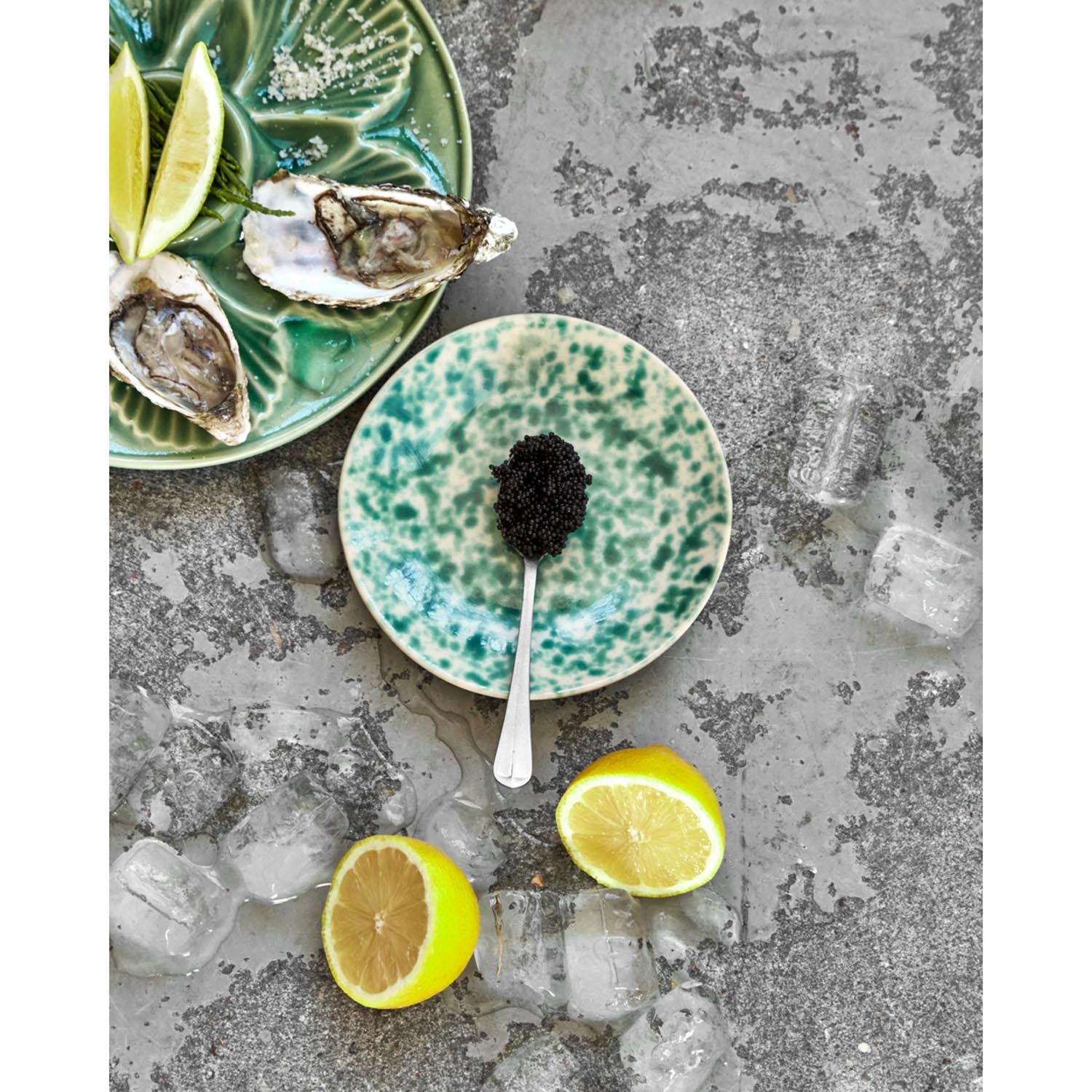 Eleganter grüner Kuchenteller von House Doctor, Modell HDDiva, ideal für stilvolle Tischdekoration und Servieren.