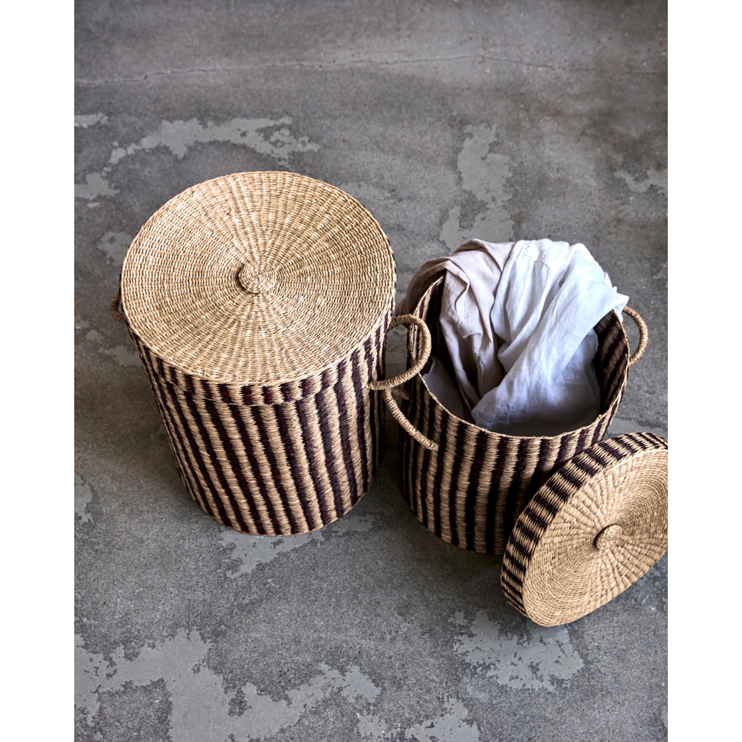 Stilvolle Wäschekörbe aus Naturmaterialien in Braun von House Doctor, ideal für eine organisierte und elegante Aufbewahrung.