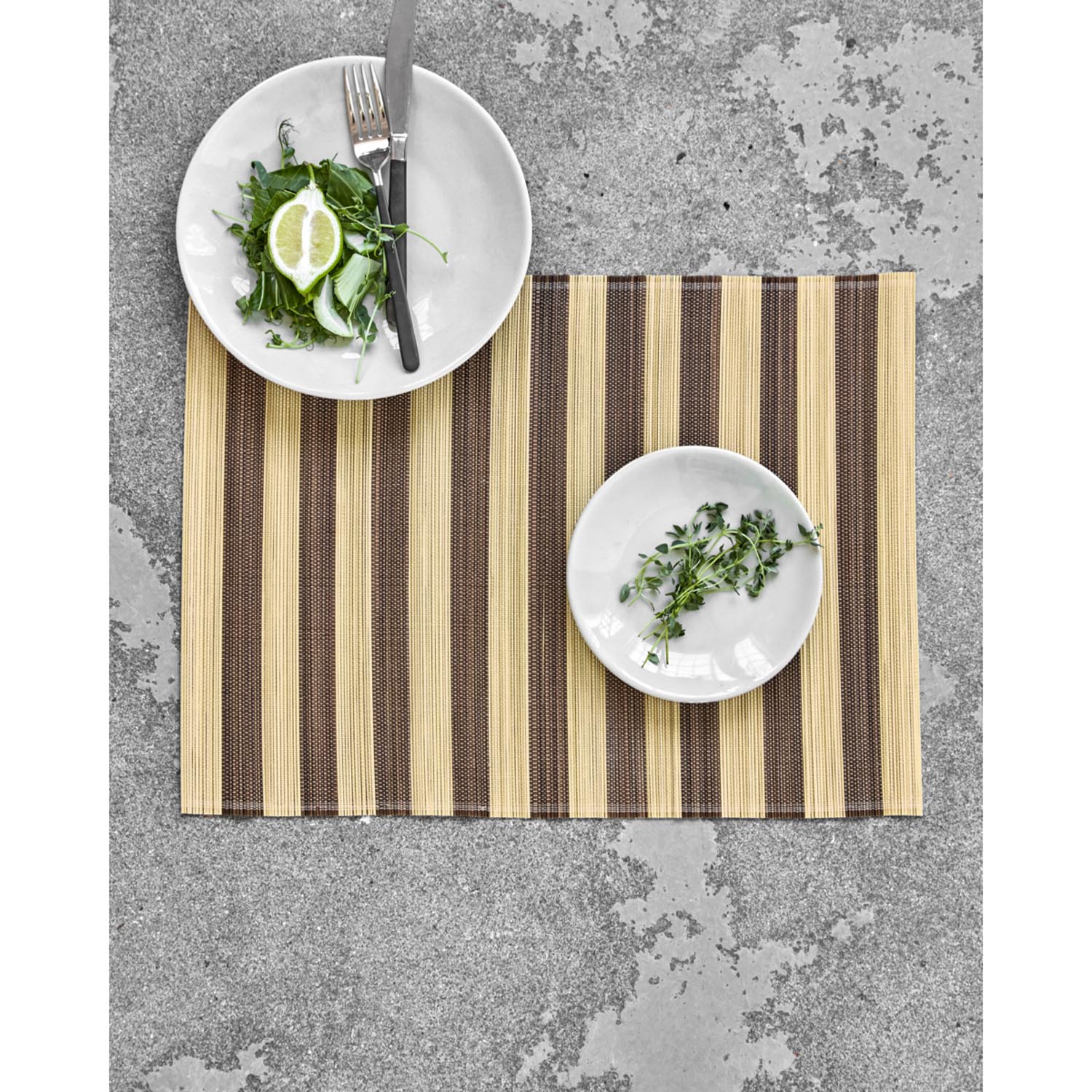 Elegantes Tischset HDRayas von House Doctor in Braun und Naturtönen, ideal für stilvolle Tischdekorationen.