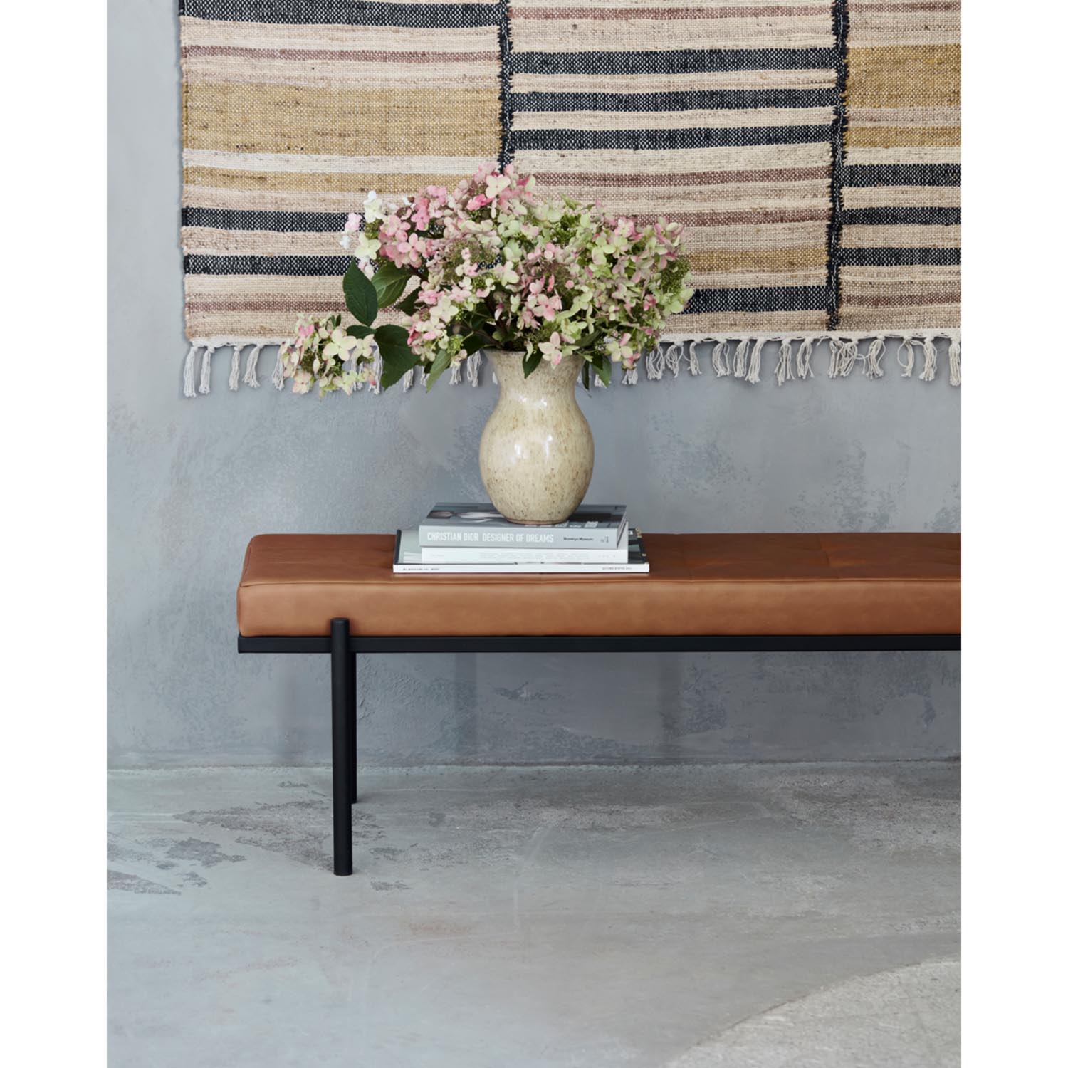 Elegante Bank HDLao von House Doctor in goldbraunem Design, ideal für stilvolle und moderne Wohnräume.