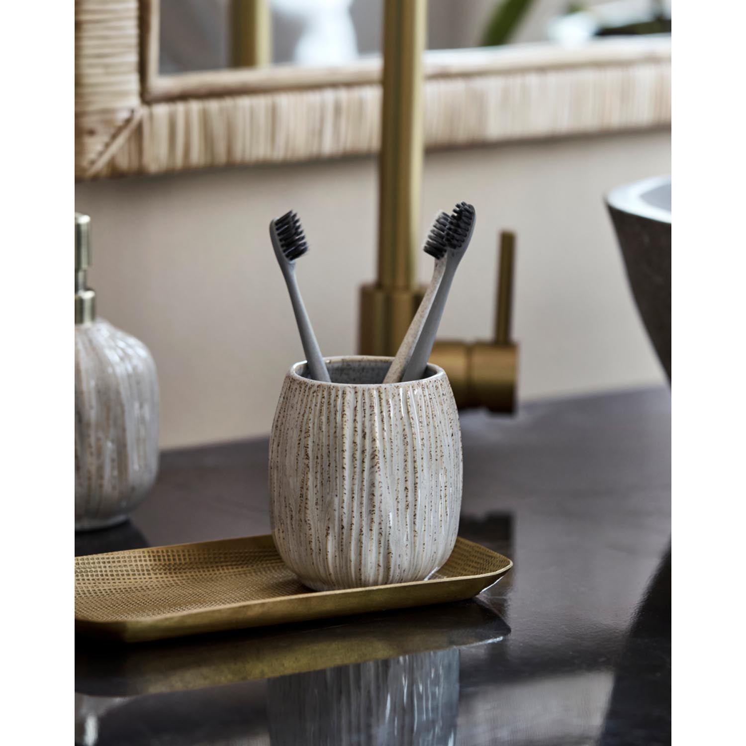 Eleganter Zahnputzbecher von House Doctor in Off-White, ideal für stilvolle Badezimmer, aus hochwertigem Material gefertigt.