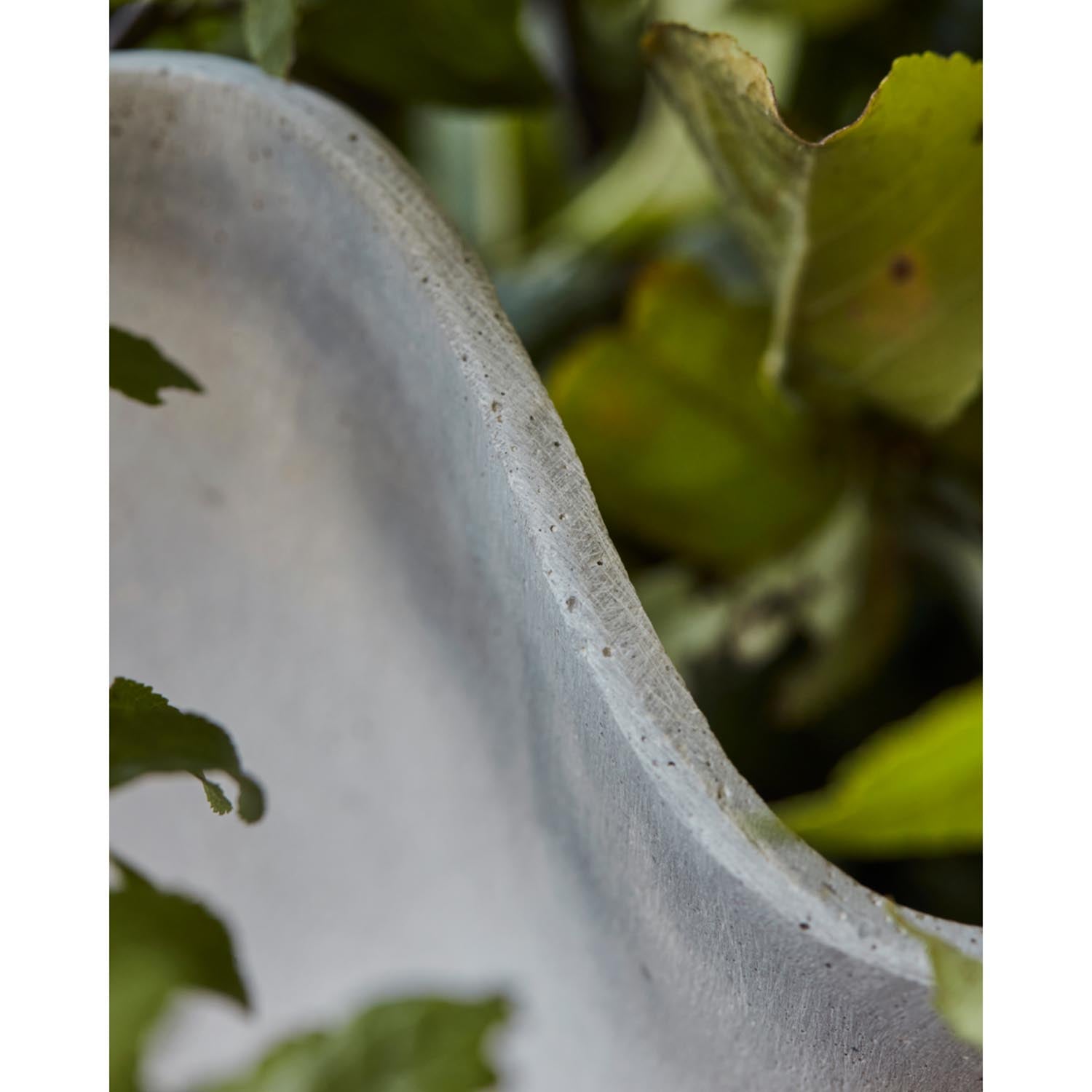 Eleganter grauer Blumentopf HDVaso von House Doctor, perfekt für moderne Pflanzendekoration und stilvolle Raumgestaltung.