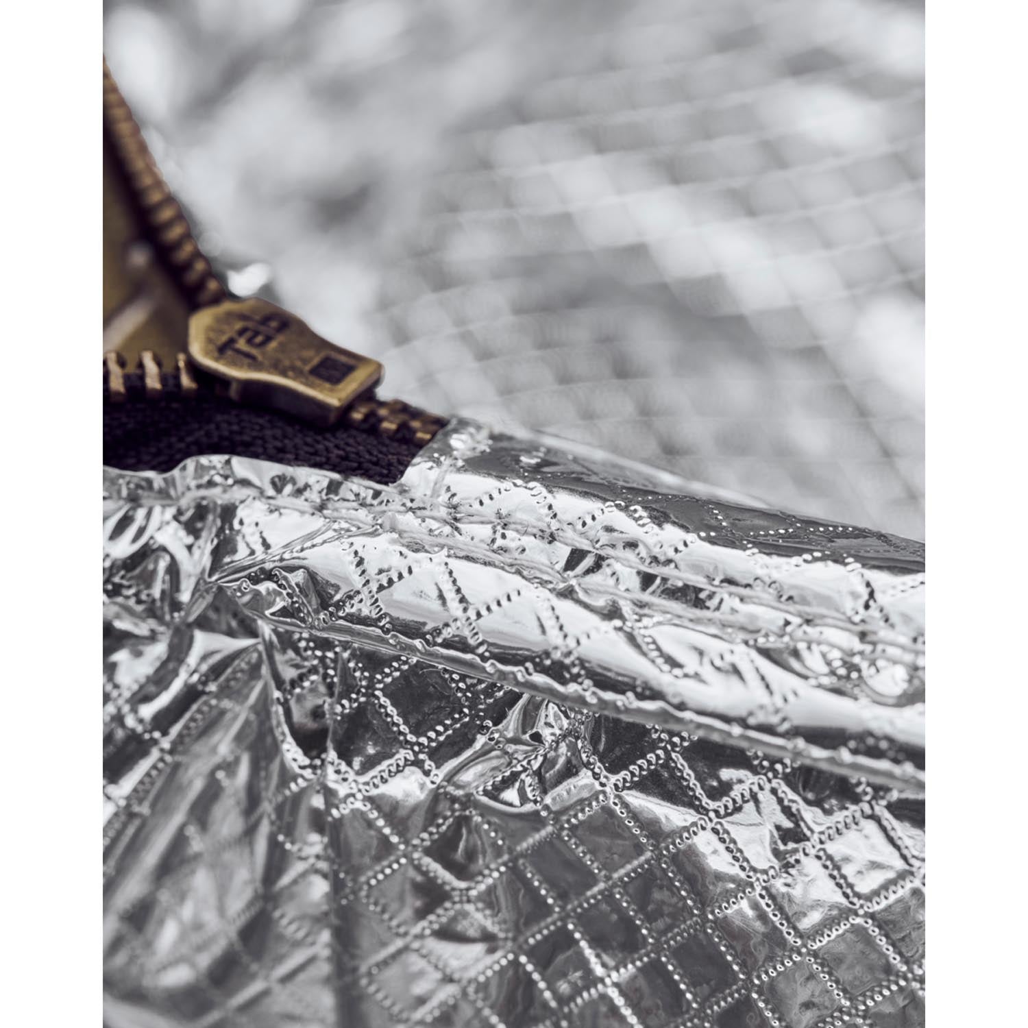 Moderne Kühltasche in Senfgelb von House Doctor, ideal für Ausflüge. Praktisch, stilvoll und perfekt für unterwegs.