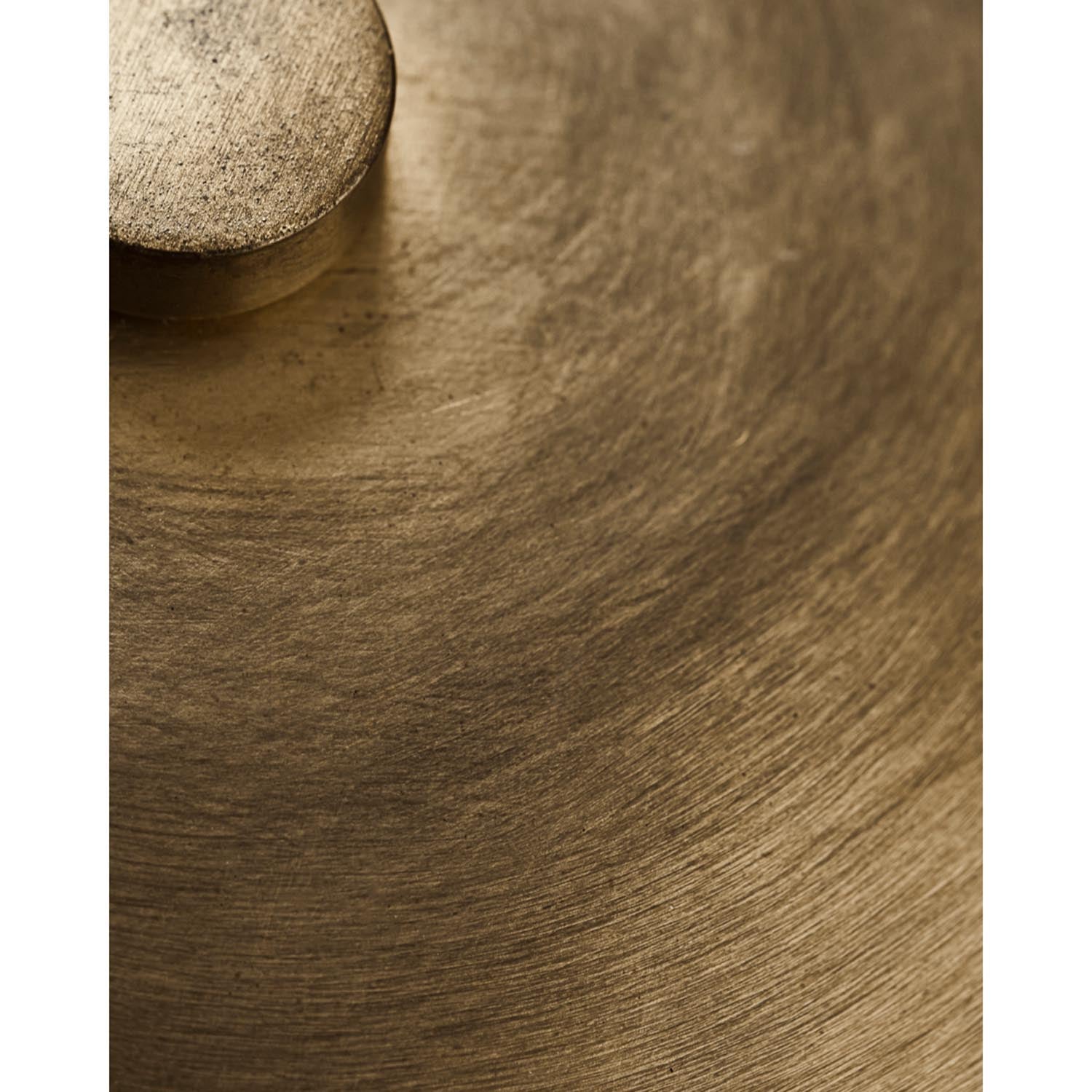 Stilvolle Tischleuchte von House Doctor mit hochwertigem Messing-Finish, perfekt für modernes Design und elegante Wohnräume.