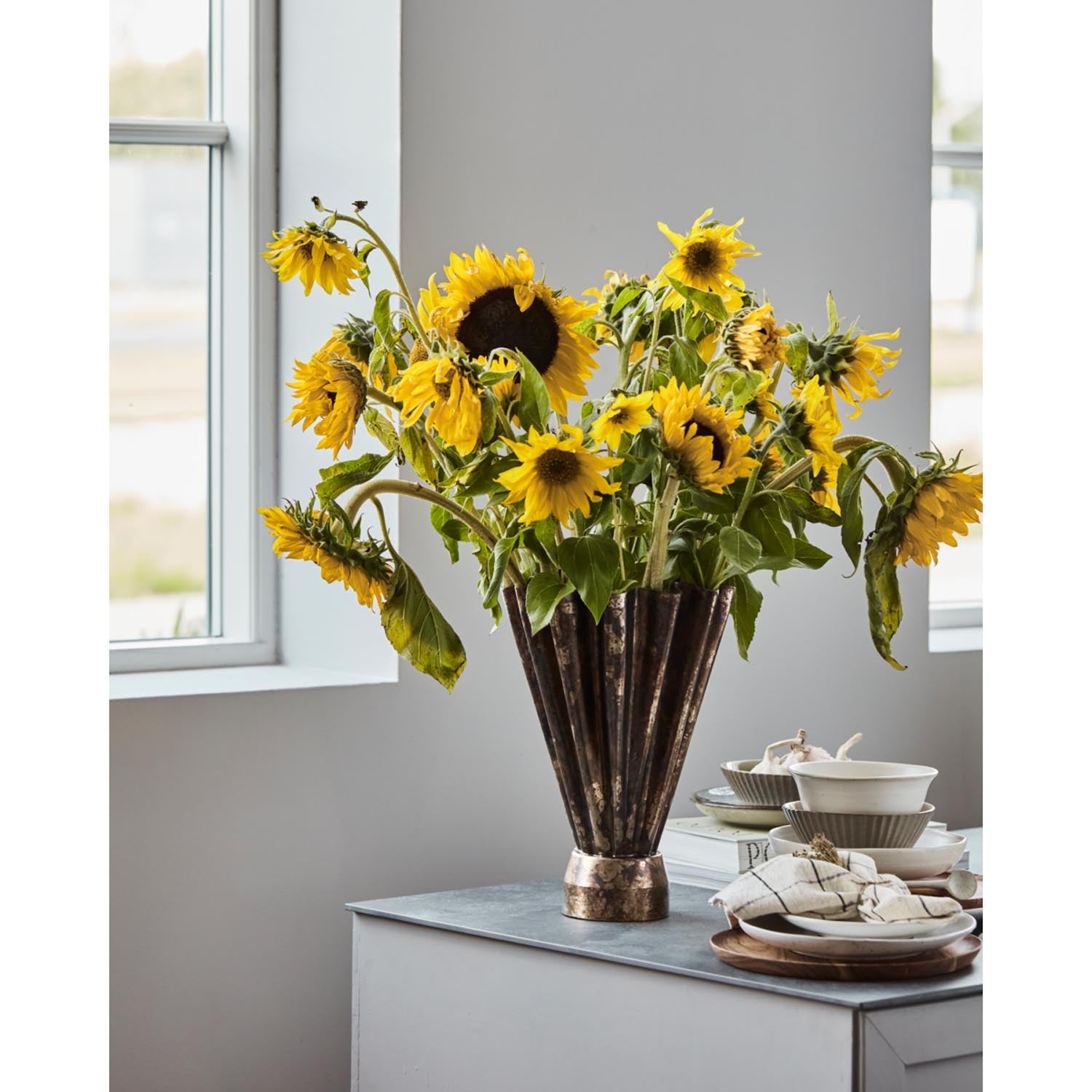 Elegante Vase aus antikem braunem Glas, HDFlood von House Doctor, ideal für stilvolle Wohnraumdekoration.