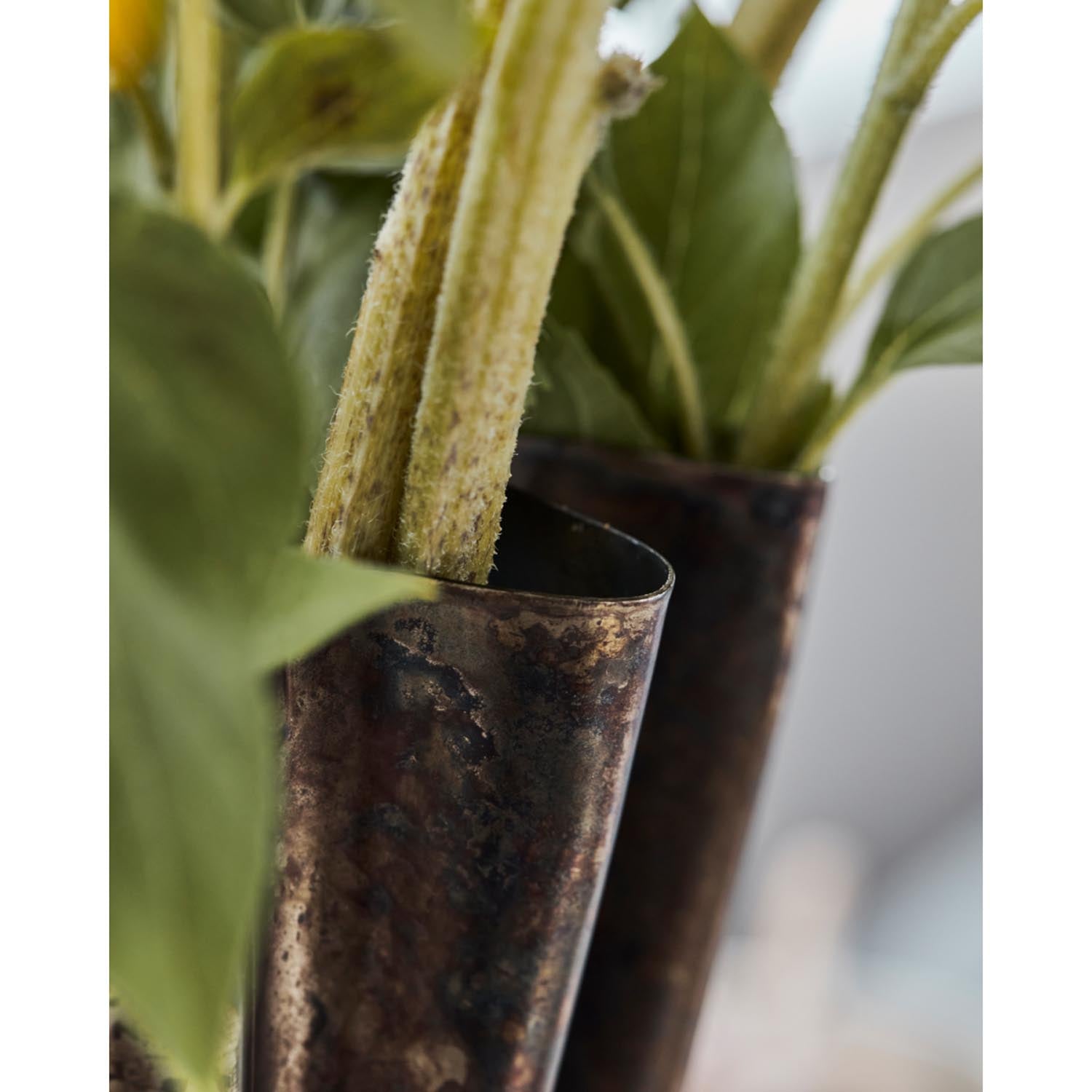 Antikbraune Glasvase HDFlood von House Doctor, perfekt für elegante Dekoration und stilvolle Akzente im Wohnbereich.