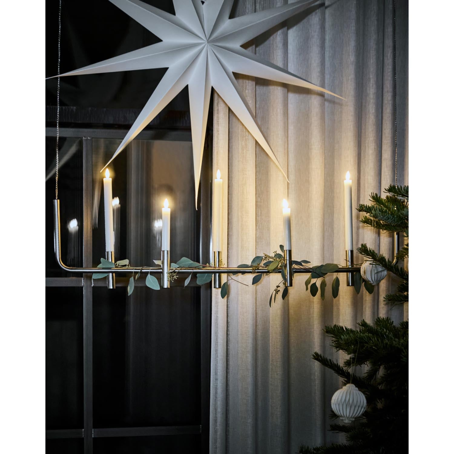 Eleganter Kerzenständer HDMaxi in Antik-Silber von House Doctor, ideal für stilvolle Dekoration und gemütliches Ambiente.