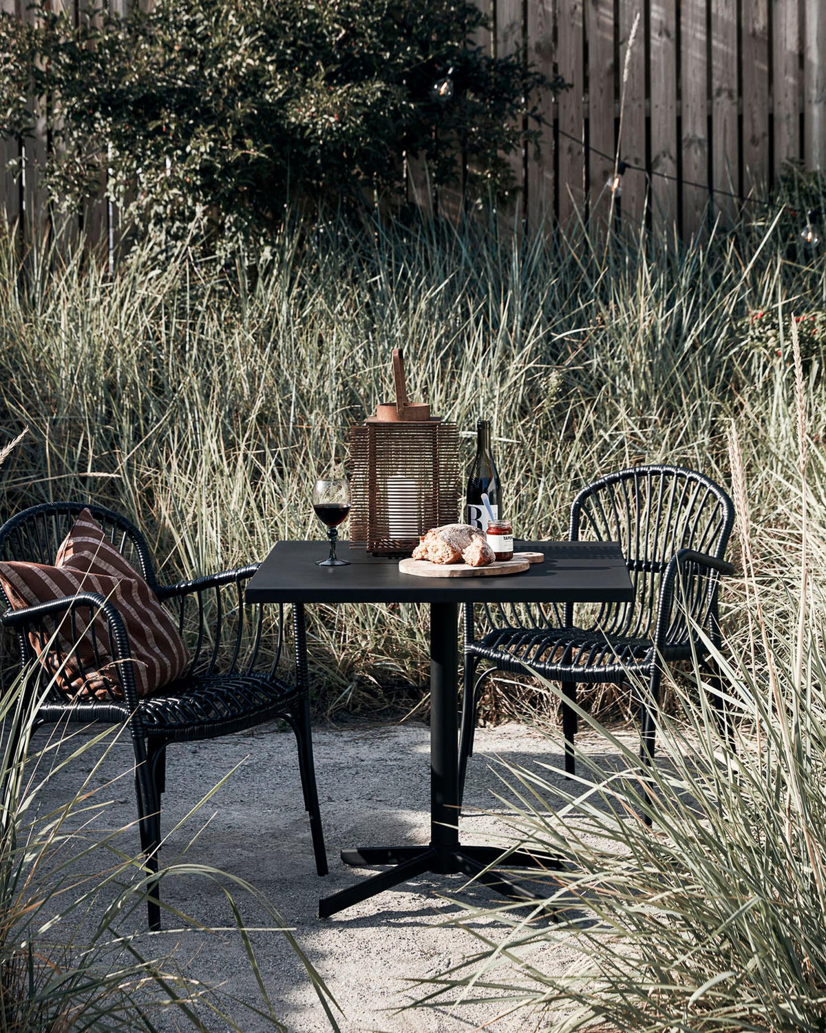 Tisch, HDHelo, Schwarz in Schwarz präsentiert im Onlineshop von KAQTU Design AG. Gartentisch ist von House Doctor