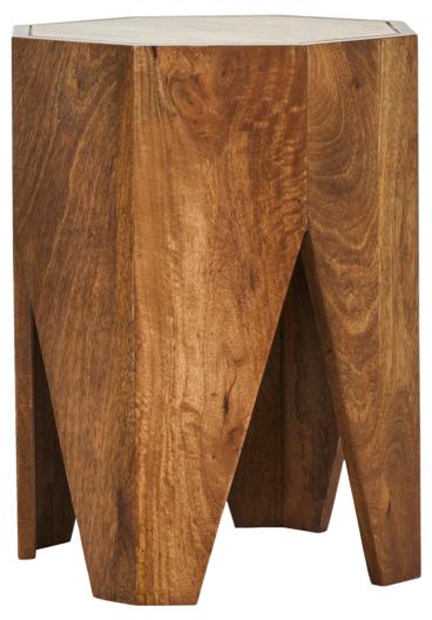 Der achteckige Hocker Okta aus Mangoholz von House Doctor vereint modernes Design mit Funktionalität als Sitz oder Beistelltisch.