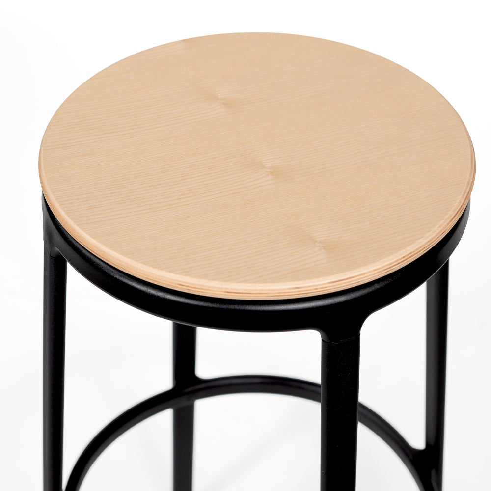 Eleganter Barhocker ROUND&ROUND von Infiniti Design, modern und komfortabel, perfekt für stilvolle Wohn- und Essbereiche.