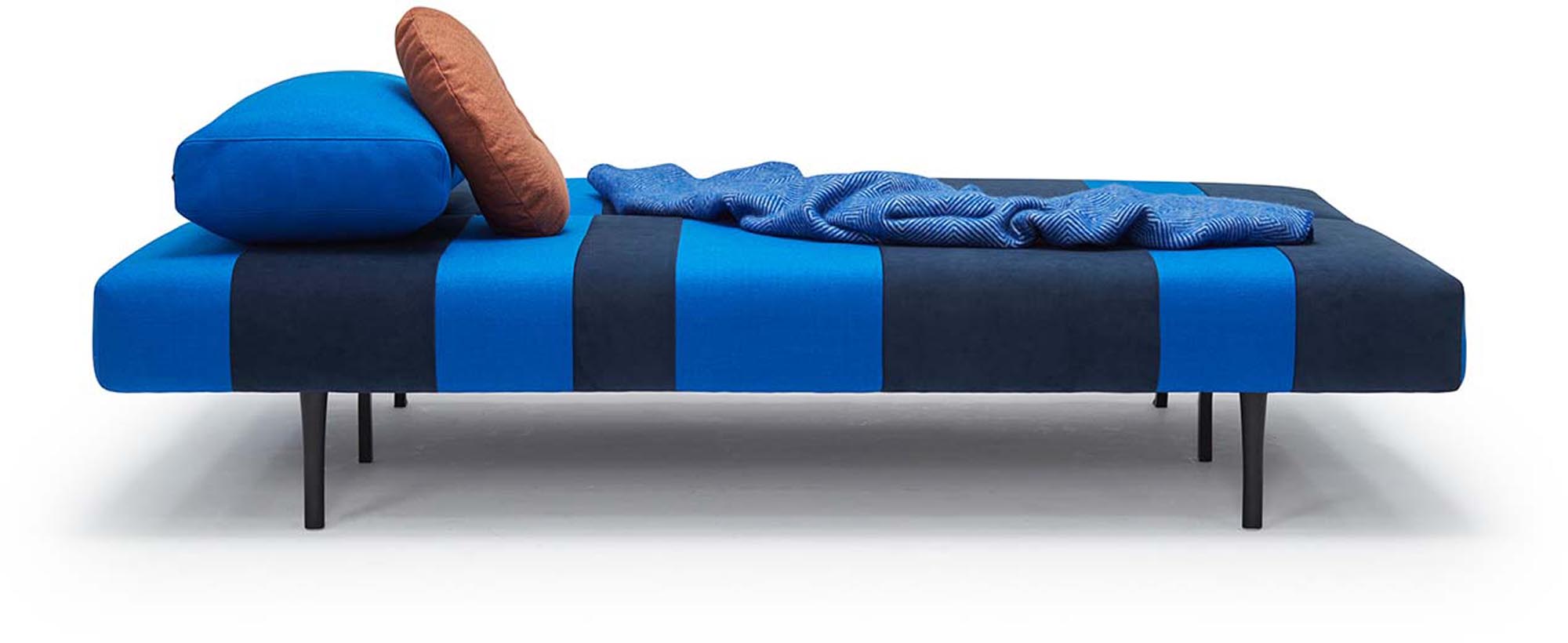 Entdecken Sie das stilvolle Conlix Patchwork Bettsofa von Innovation Living: vielseitig, platzsparend und perfekt für kreative Wohnräume.