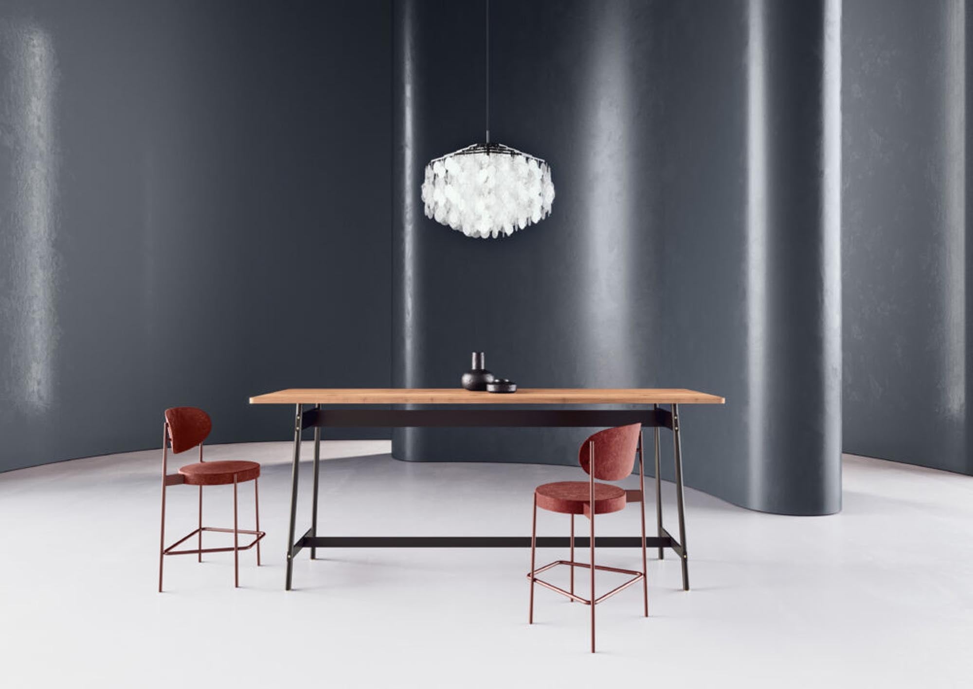 Erleben Sie den Bartisch Any-Up von Mobimex – stilvoll, flexibel und ideal für kreative Arbeitsräume.