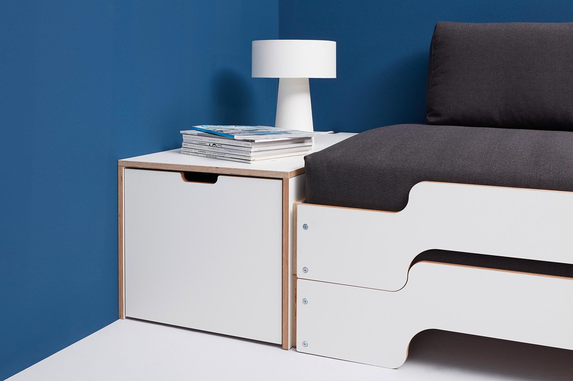 Bettkasten16 von Müller Möbelwerkstätten: Eleganter Stauraum mit praktischem Schubkasten und sanftem Schließen. Ideal für Ihr Schlafzimmer.