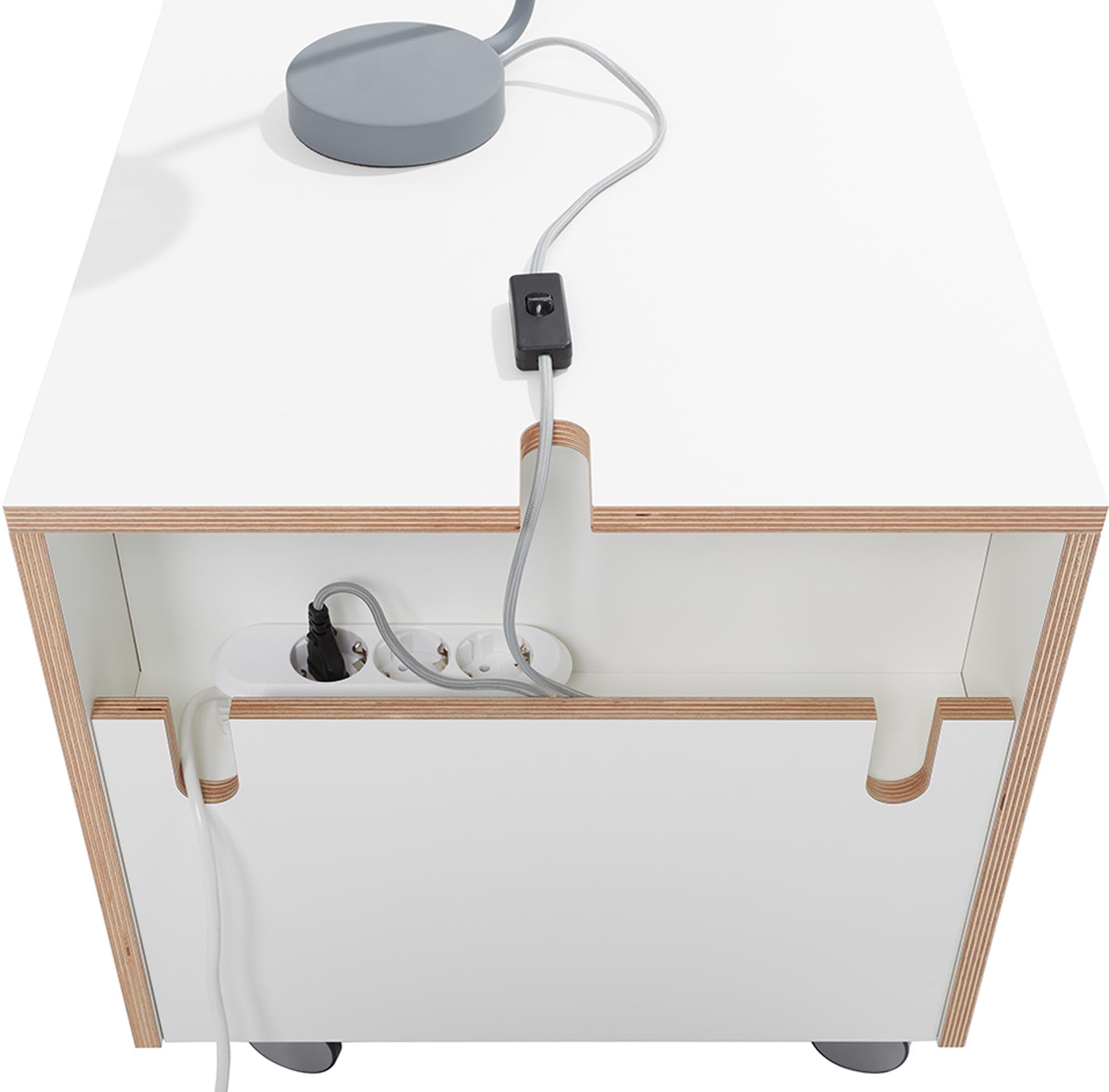 Der Bettkasten16 von Müller Möbelwerkstätten bietet eleganten Stauraum mit robustem CPL und Birke, soft-close Schubkasten und Kabelführung.