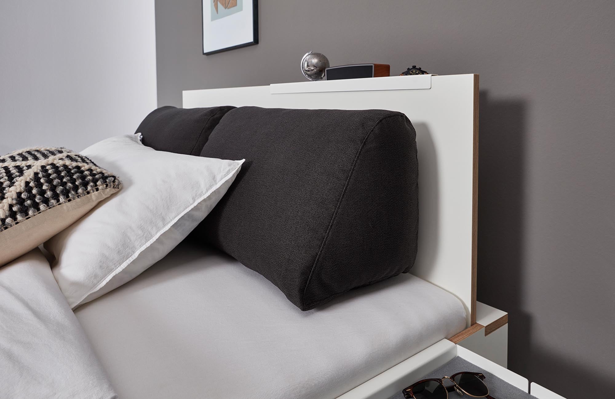 FLAI Kopfteil: Modernes Design mit praktischen Funktionen.