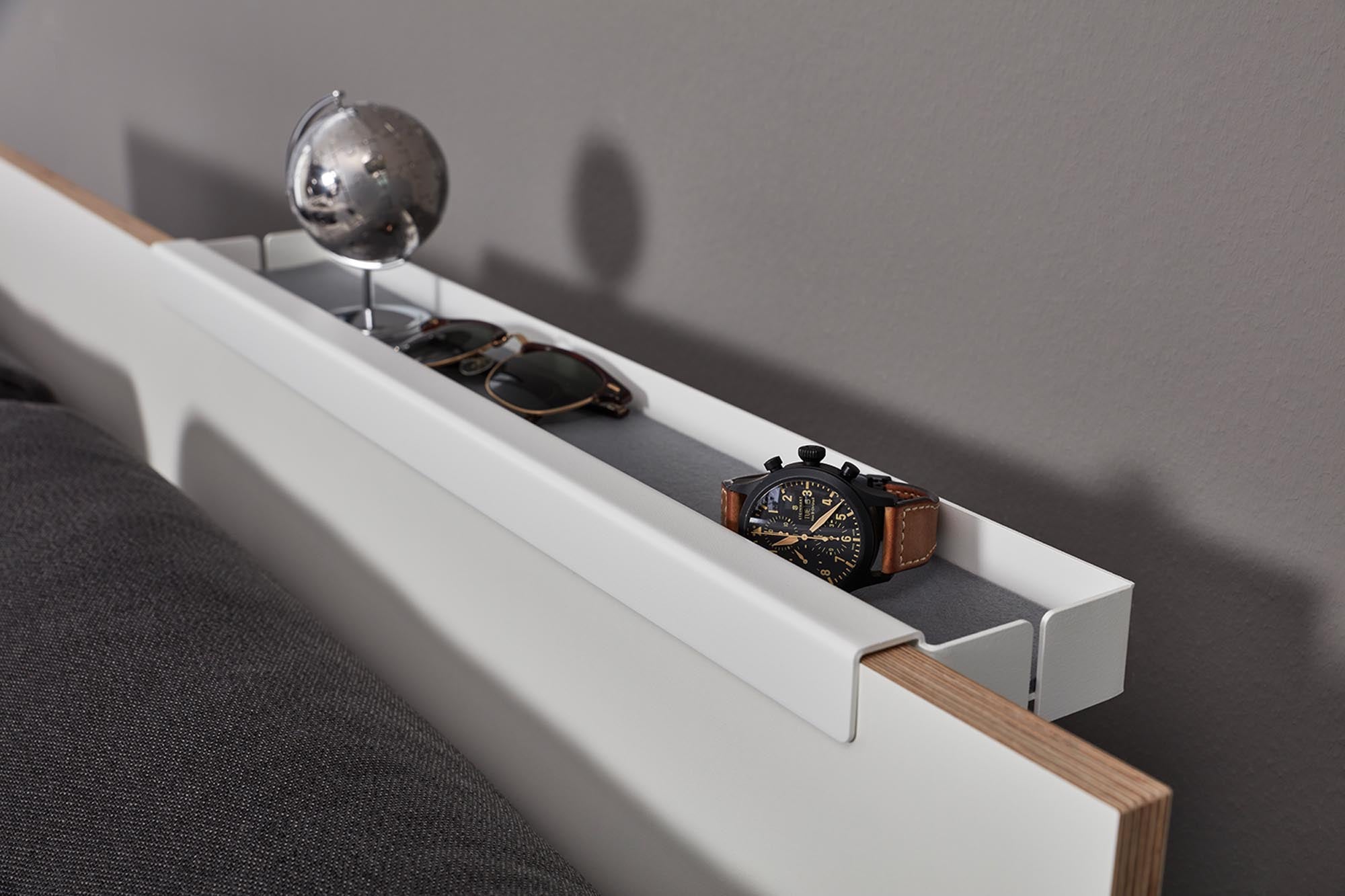 Elegantes FLAI Kopfteil: Modernes Design mit cleverem Stauraum.