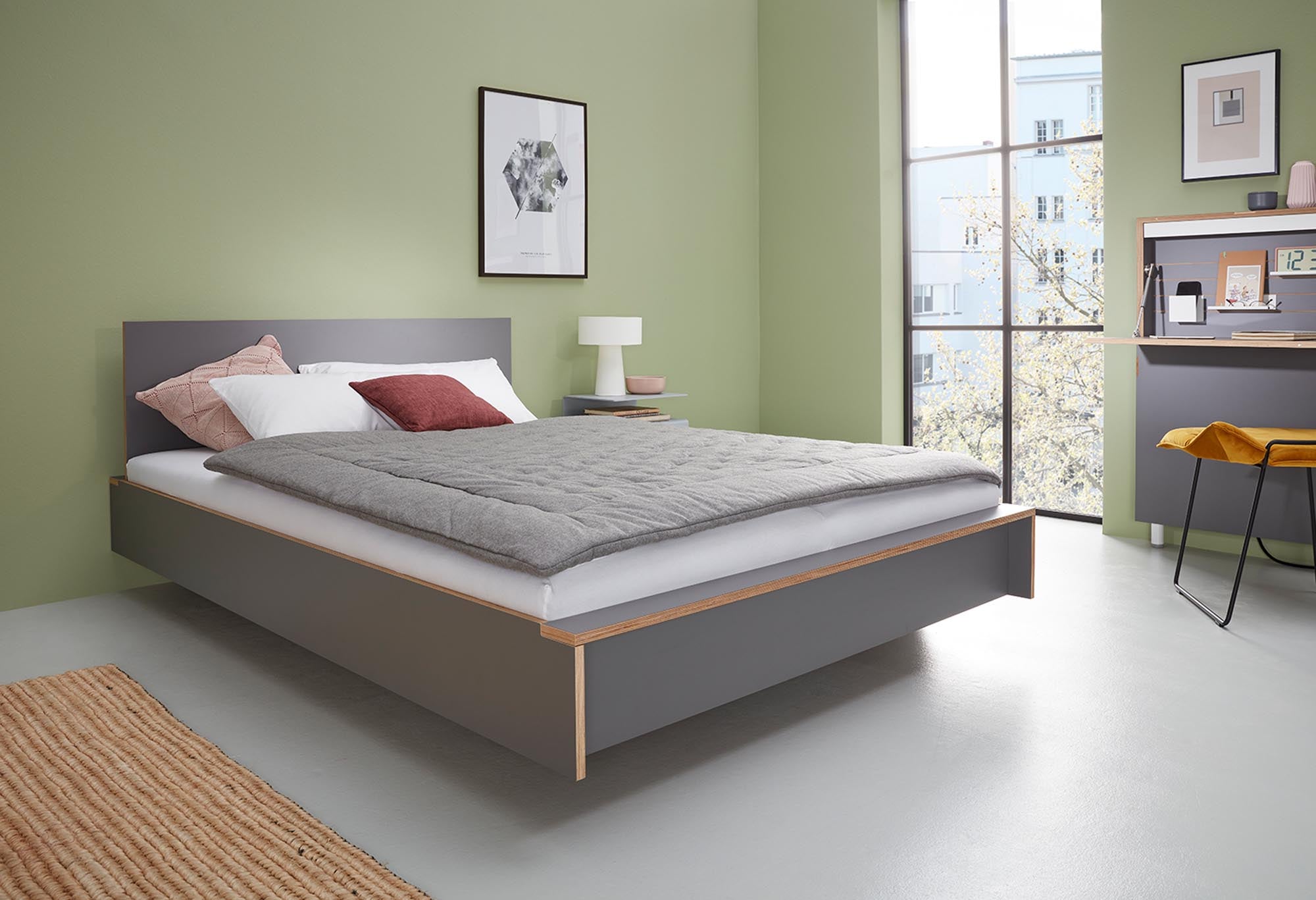 Entdecken Sie das FLAI Doppelbett von Müller Möbelwerkstätten – stilvoll, funktional und ideal für eine elegante Schlafumgebung.