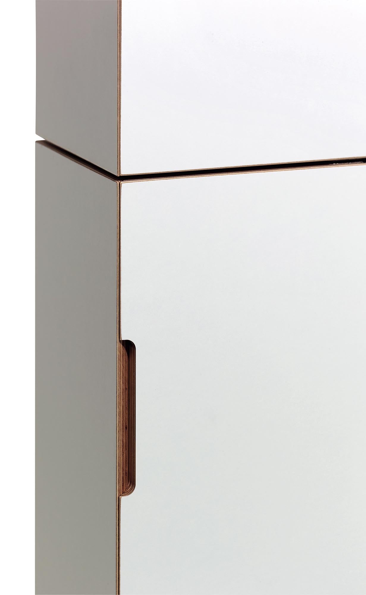 Der Flatmate Sekretär von Müller Möbelwerkstätten vereint modernes Design mit Funktionalität. Ideal für Home-Office und kleine Räume.