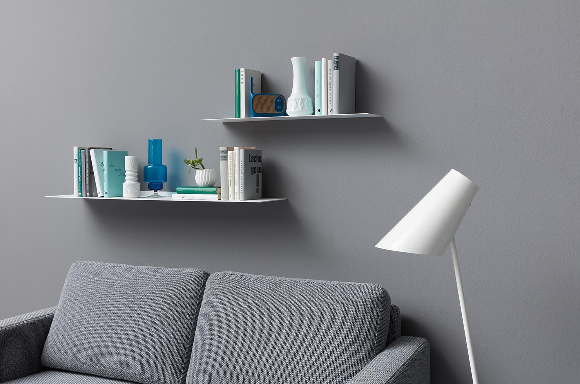 Entdecken Sie das LYN Wandregal von Müller Möbelwerkstätten – eine elegante Lösung für Ihre Wandgestaltung und stilvolle Aufbewahrung.