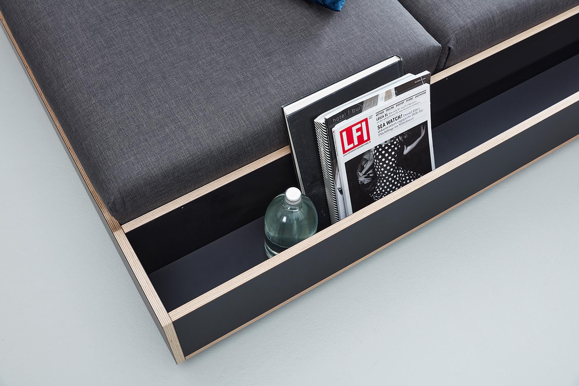 MAUDE Bett: Minimalistisches Design trifft auf höchsten Schlafkomfort.