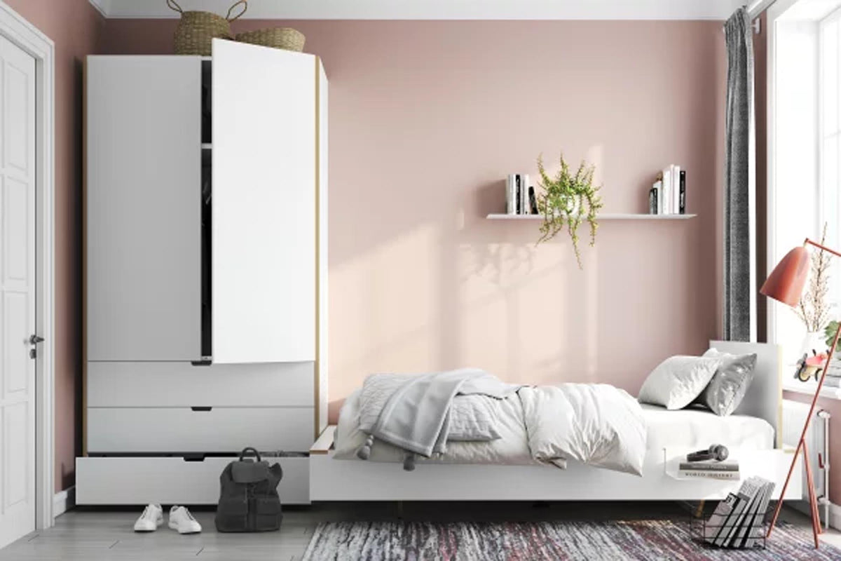 Modular Plus V1 3 Schubladen in Weiss / Holzkante präsentiert im Onlineshop von KAQTU Design AG. Drehtürenschrank ist von Müller Möbelwerkstätten