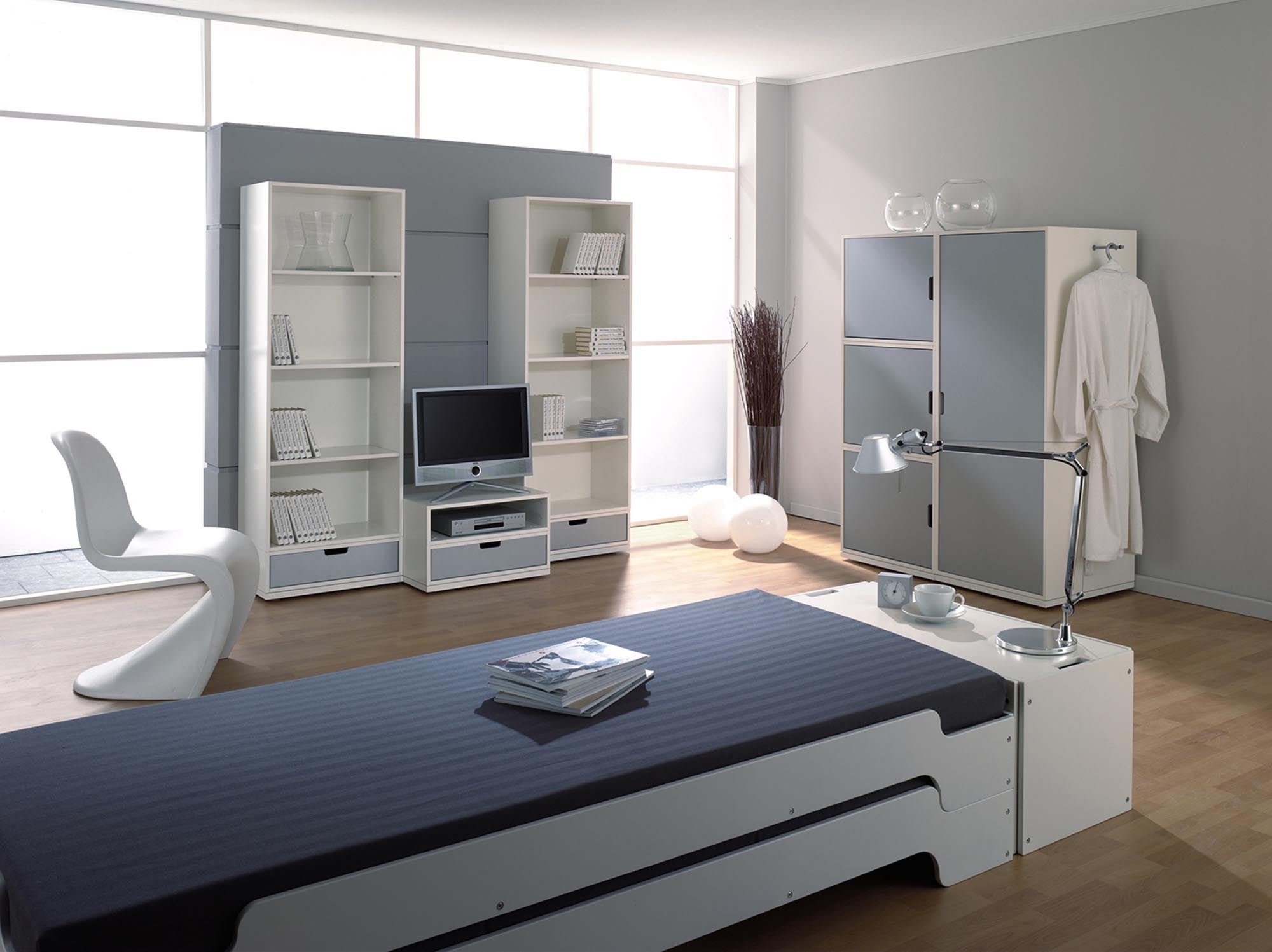 Elegantes Regal von Müller: Funktionalität trifft auf zeitloses Design.