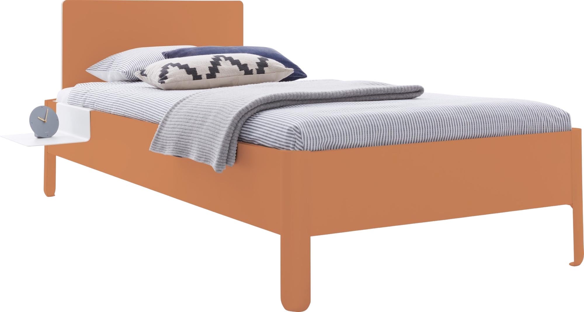 Entdecken Sie das elegante Nait Einzelbett 120 cm mit Kopfteil von Müller Möbelwerkstätten – perfekter Komfort und modernes Design für Ihr Schlafzimmer.