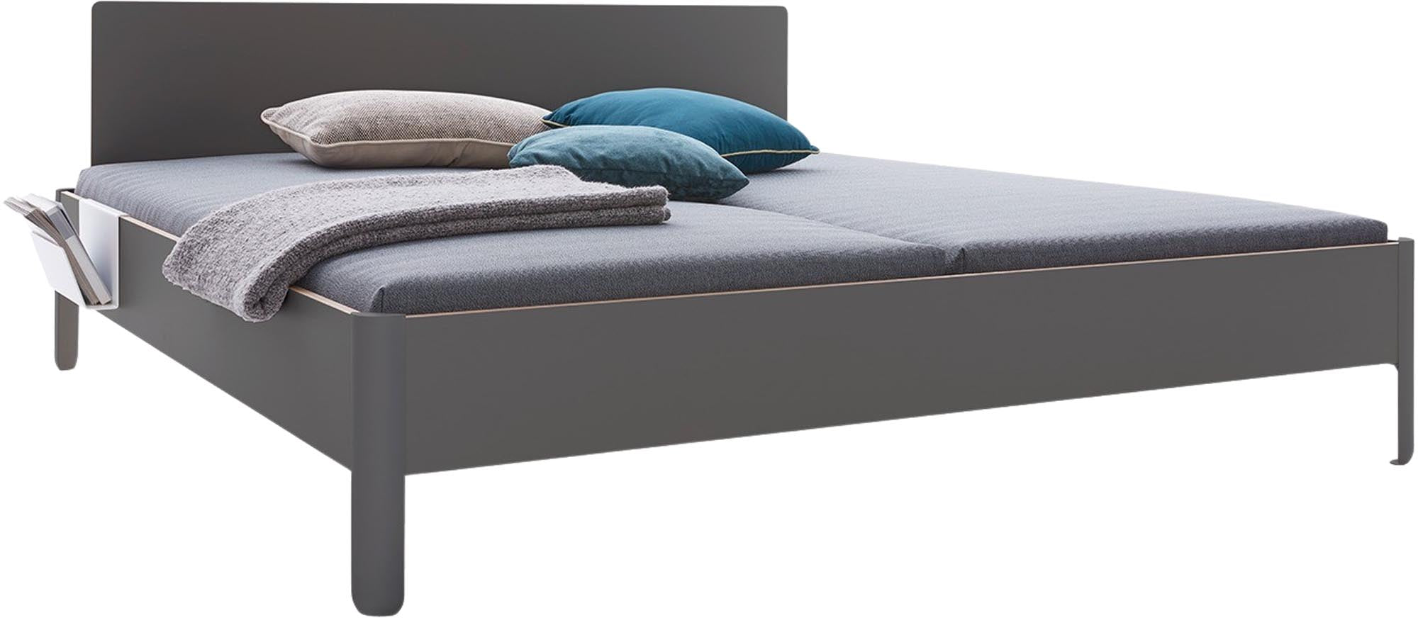 Elegantes Nait Doppelbett 180 mit Kopfteil von Müller Möbelwerkstätten.