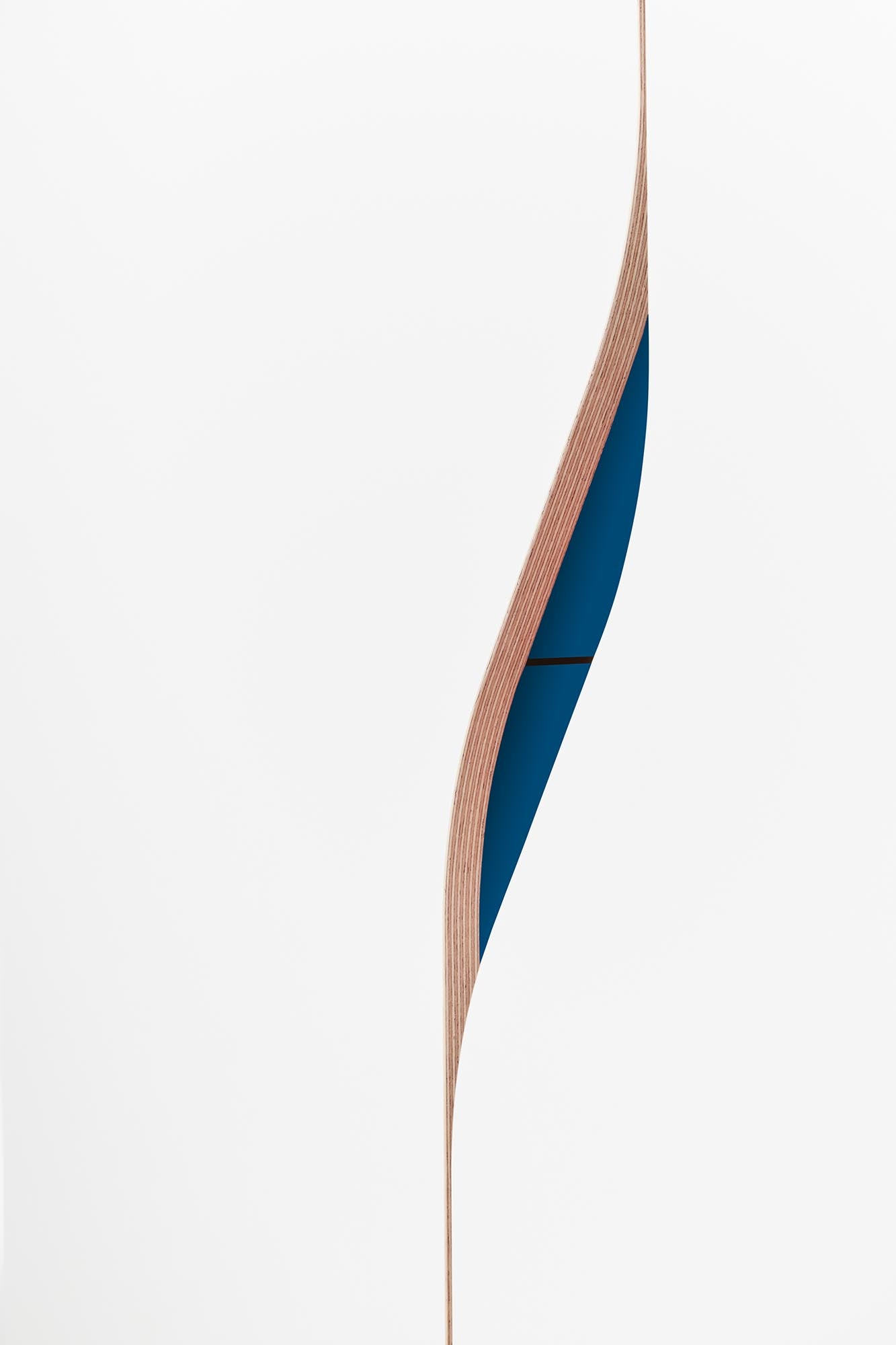 Plane Schrank V6 von Müller Möbelwerkstätten: Stilvoller Stauraum für moderne Lebensräume, ideal für kleine Wohnungen.