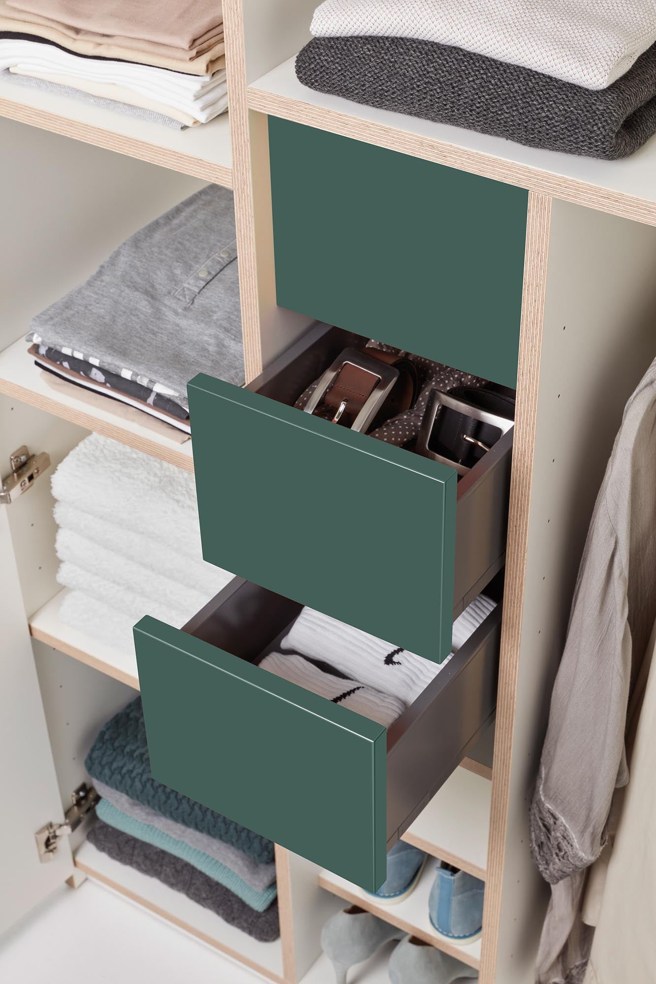 Plane Schrank V1: Minimalistisches Design für moderne Räume.