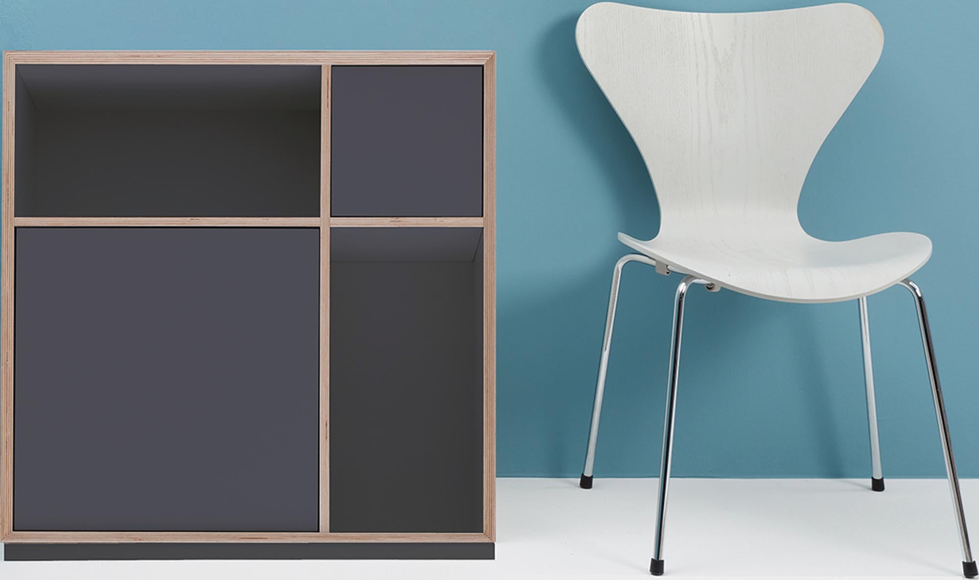 Vertiko Ply ONE von Müller Möbelwerkstätten: Elegante Aufbewahrungslösung mit modernem, klaren Design und praktischen Funktionen.