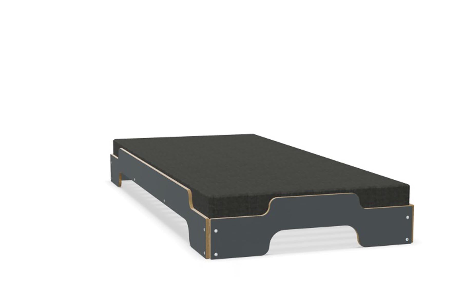 Die Stapelliege Klassik von Müller Möbelwerkstätten, entworfen von Rolf Heide, besticht durch ihr zeitloses, platzsparendes Design mit schwungvollen Abrundungen.