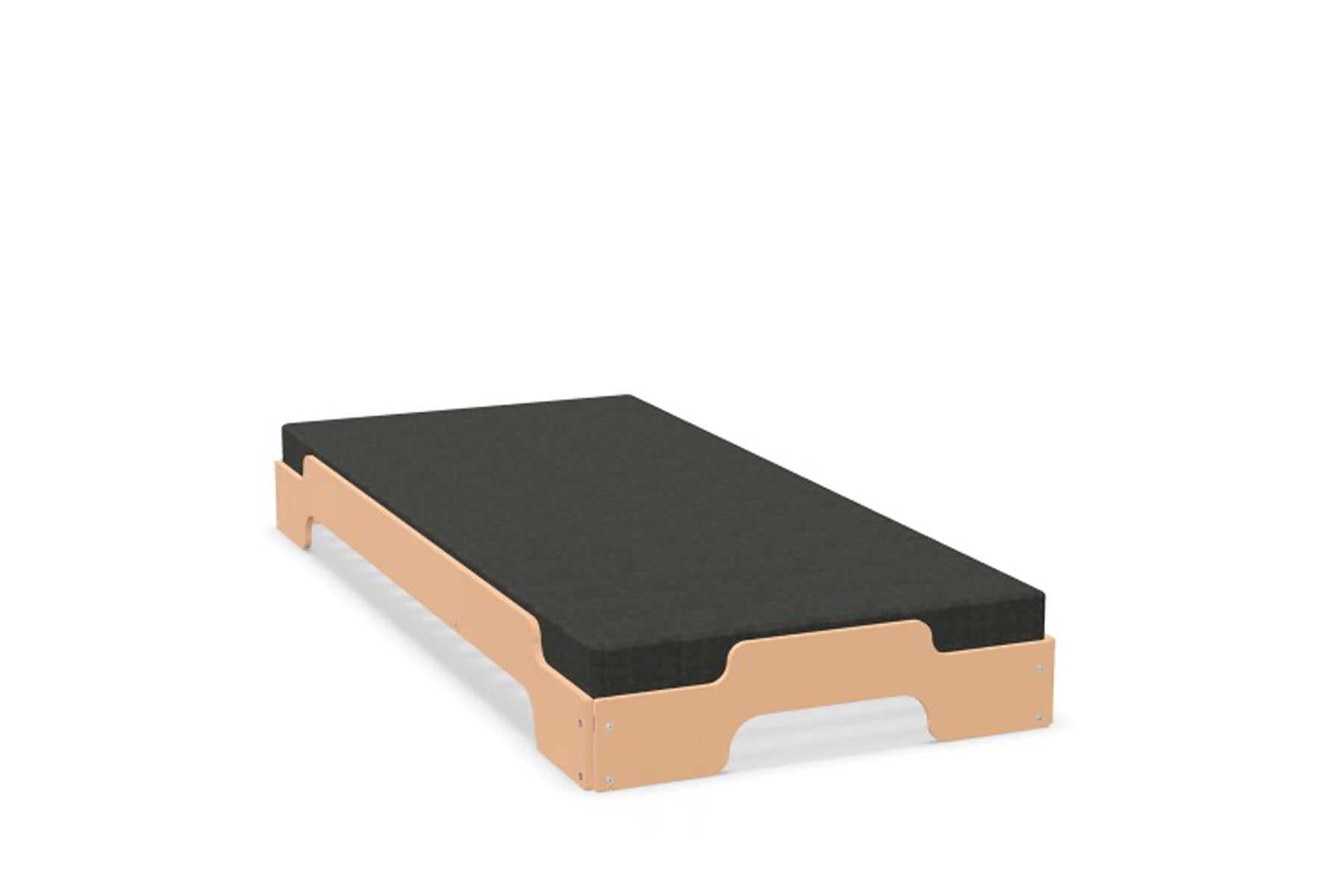 Entdecken Sie die Stapelliege Klassik von Müller Möbelwerkstätten – ein zeitloses, platzsparendes Design, das Funktionalität und Eleganz vereint.