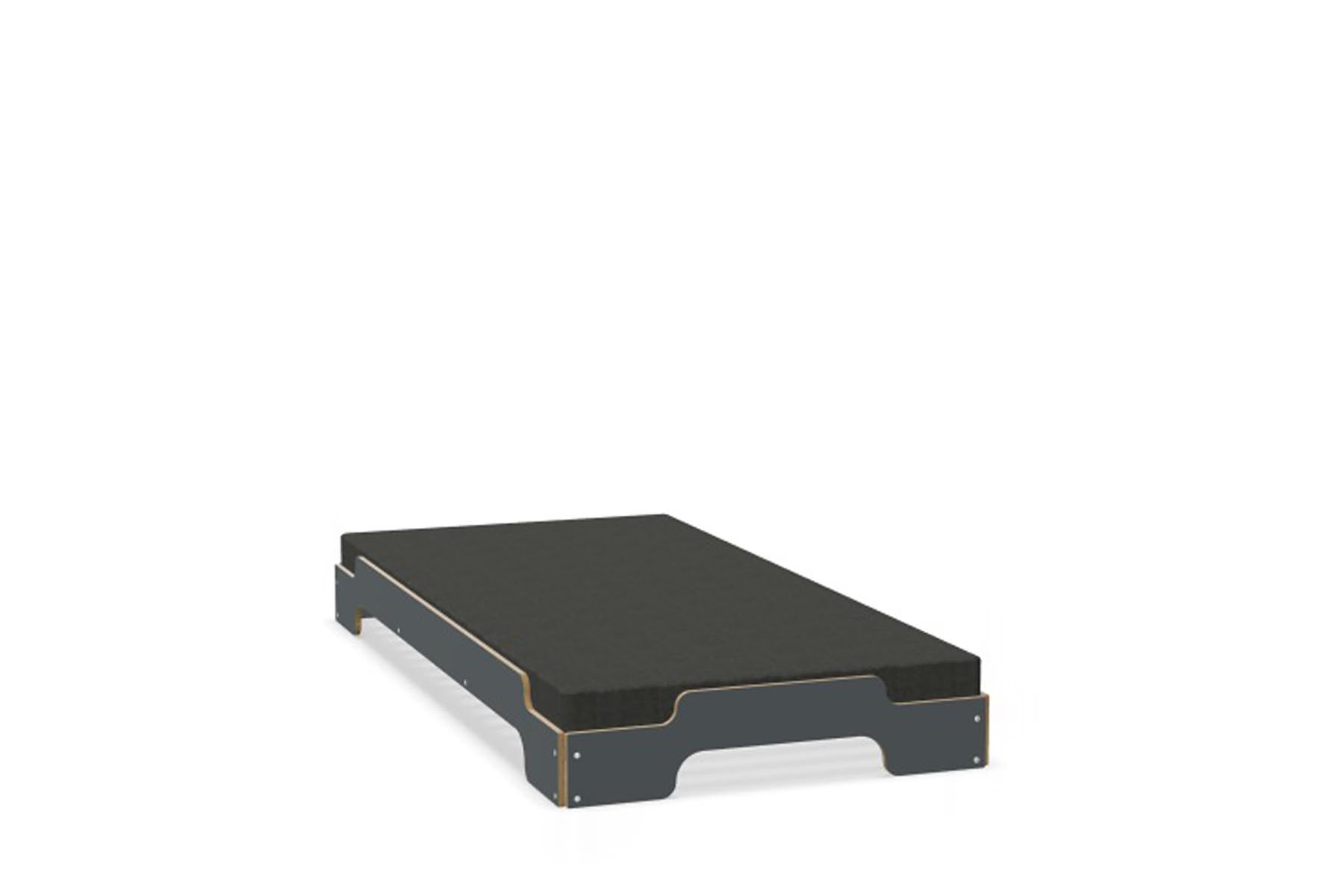 Entdecken Sie die Stapelliege Klassik von Müller Möbelwerkstätten – ein zeitloses, platzsparendes Design, ideal für vielseitige Wohnkonzepte.