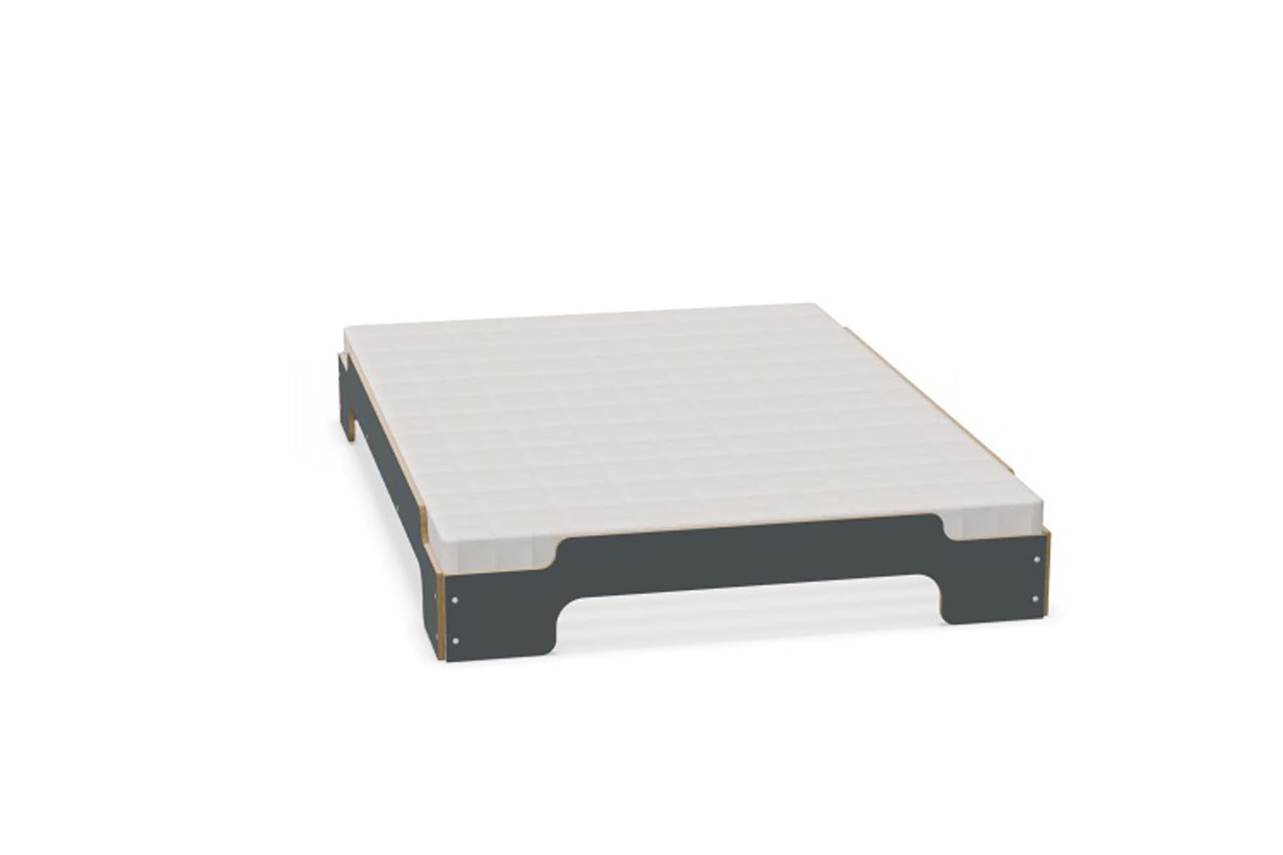 Platzsparende Stapelliege Komfort: Innovatives Design von Müller.