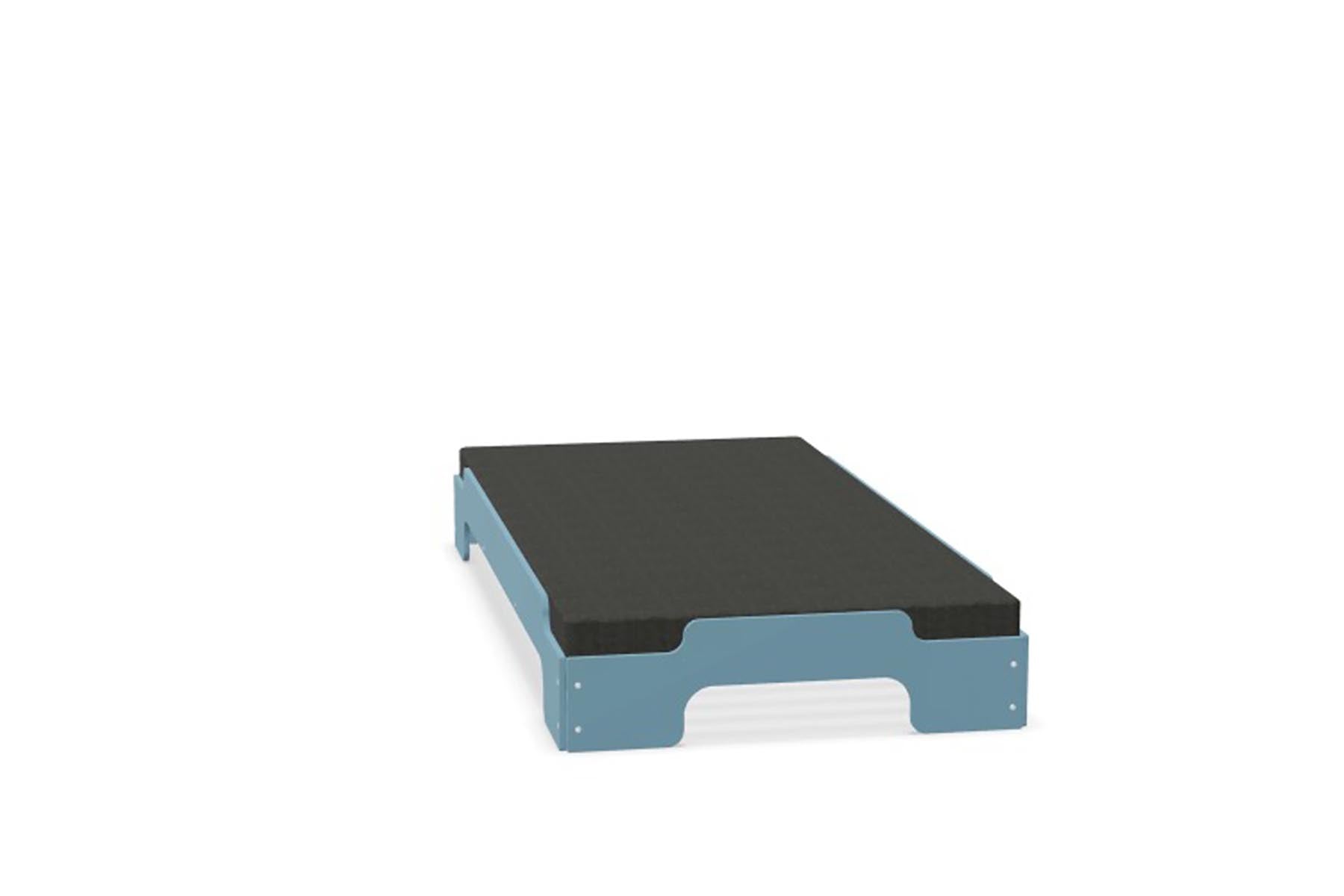 Entdecken Sie die Stapelliege Komfort von Müller Möbelwerkstätten – ein zeitloses, platzsparendes Design, das Eleganz und Funktionalität vereint.