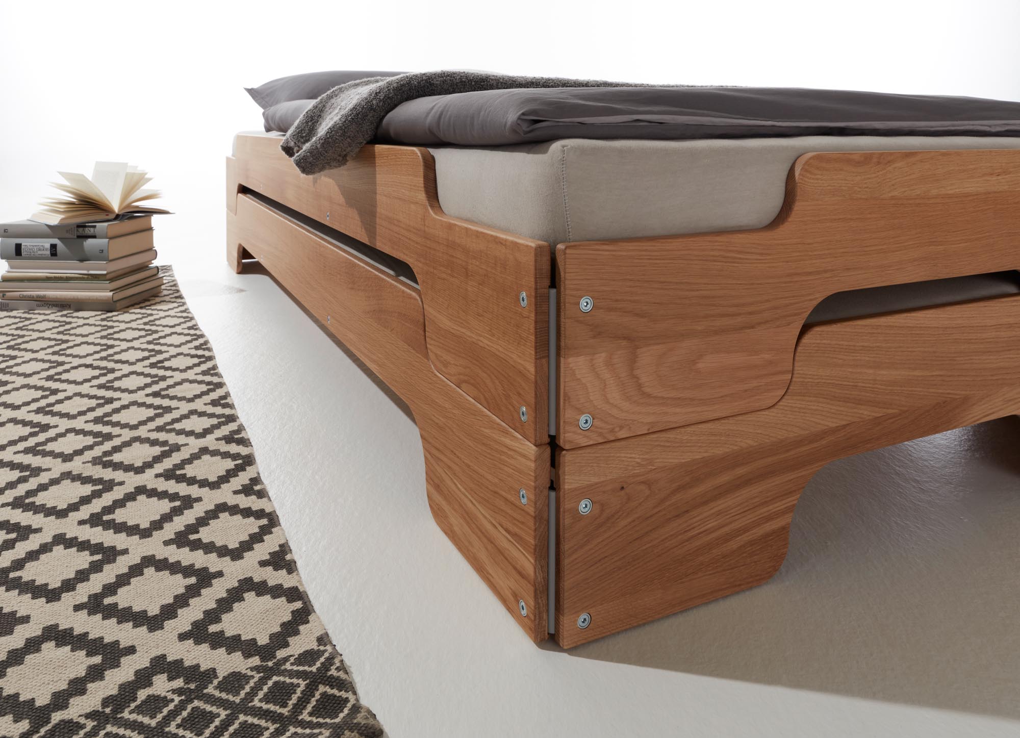 Stapelliege Komfort in Eiche massiv präsentiert im Onlineshop von KAQTU Design AG. Bett ist von Müller Möbelwerkstätten