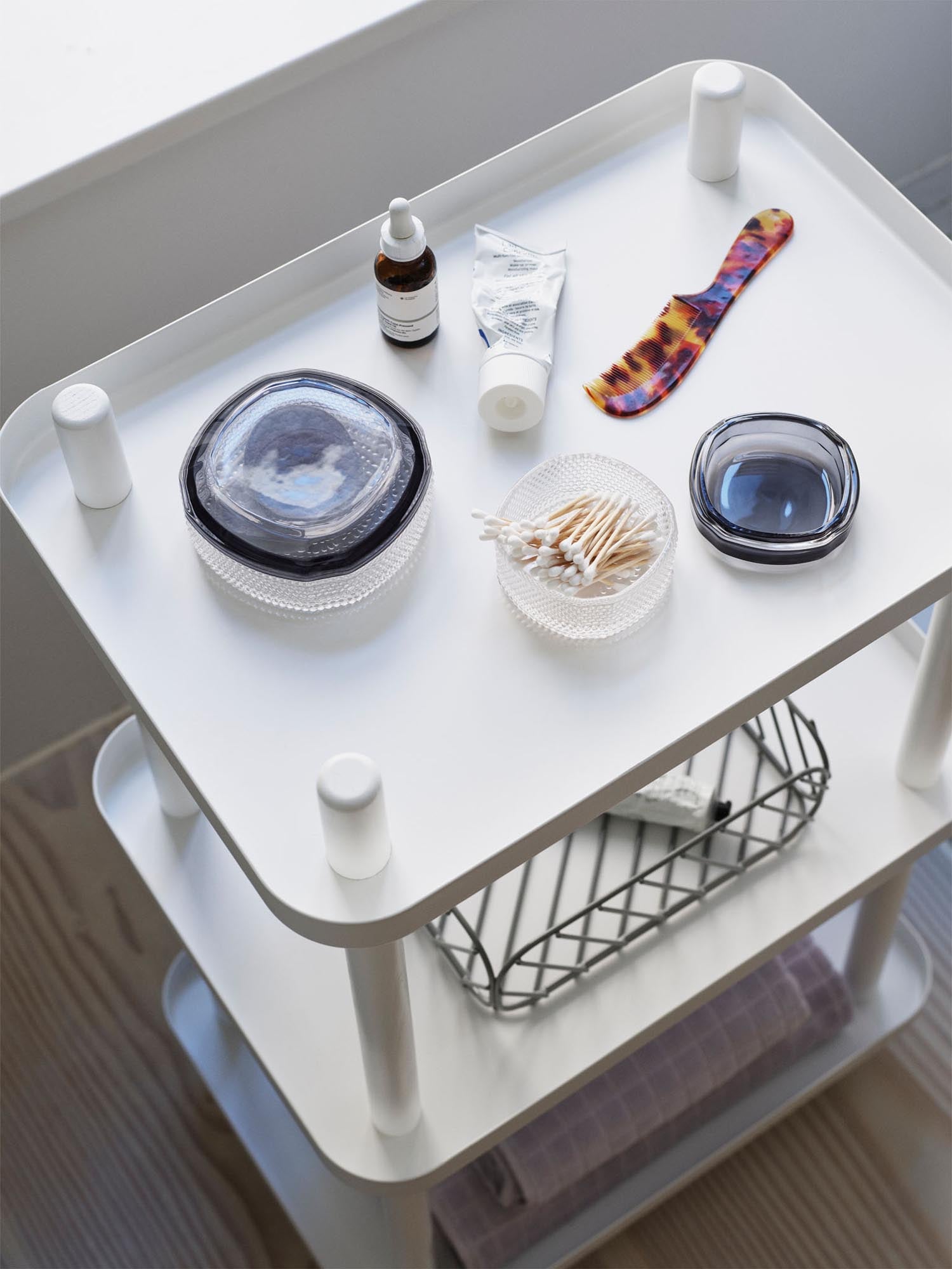 Elegantes Block Regal in Schwarz von Normann Copenhagen – skandinavische Ästhetik vereint mit praktischer Aufbewahrungslösung für Ihr Zuhause.