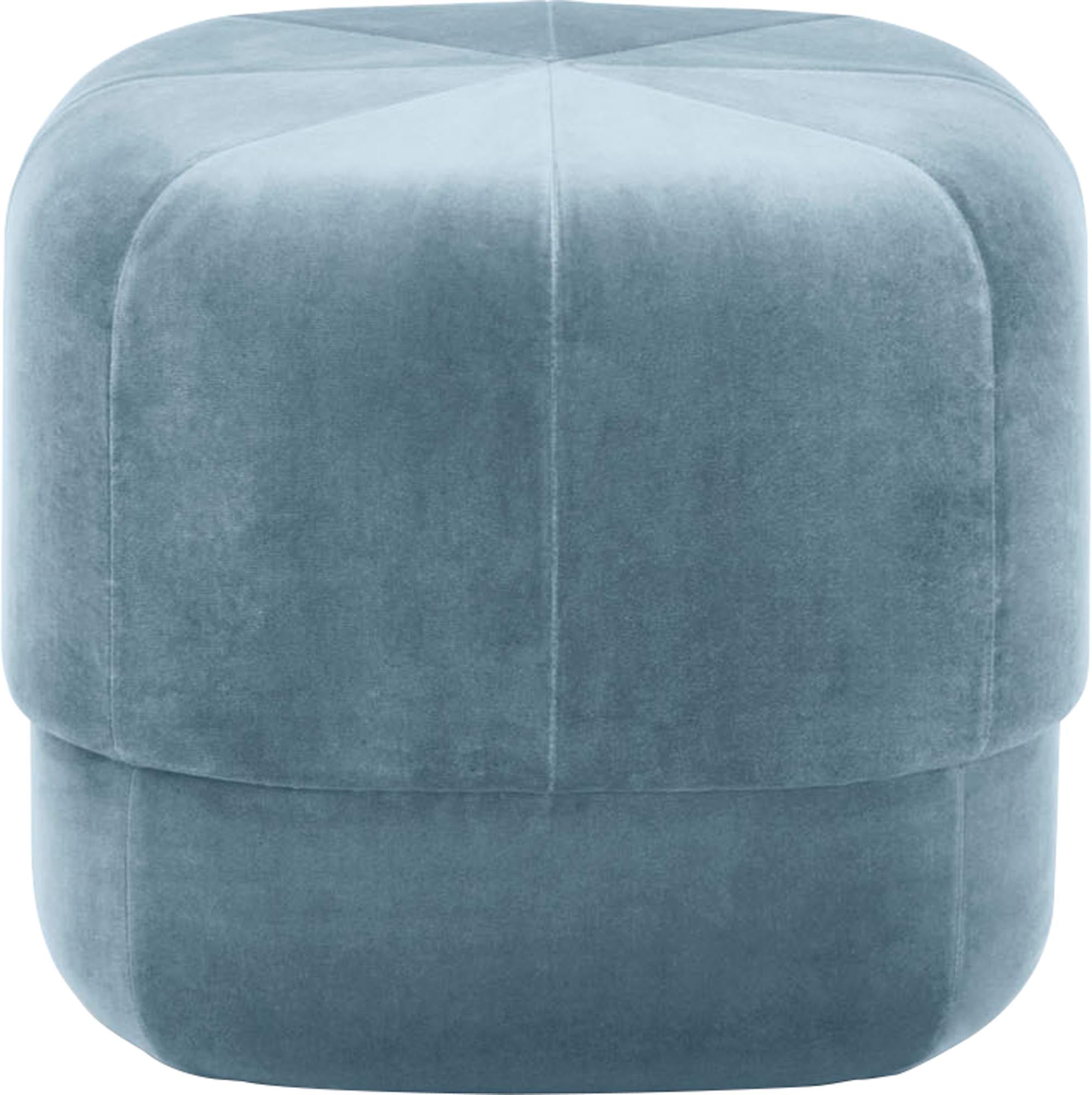 Circus Pouf Klein hellblau/Velour in präsentiert im Onlineshop von KAQTU Design AG. Pouf ist von Normann Copenhagen