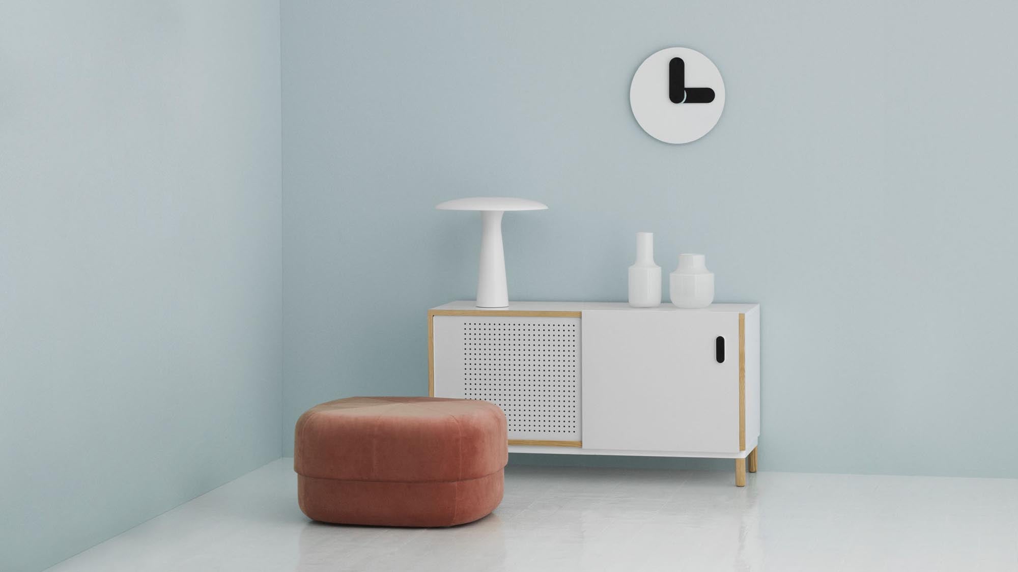Erleben Sie den Circus Pouf Groß in Blush/Velour von Normann Copenhagen – ein elegantes, funktionales Design-Highlight für jeden Raum.