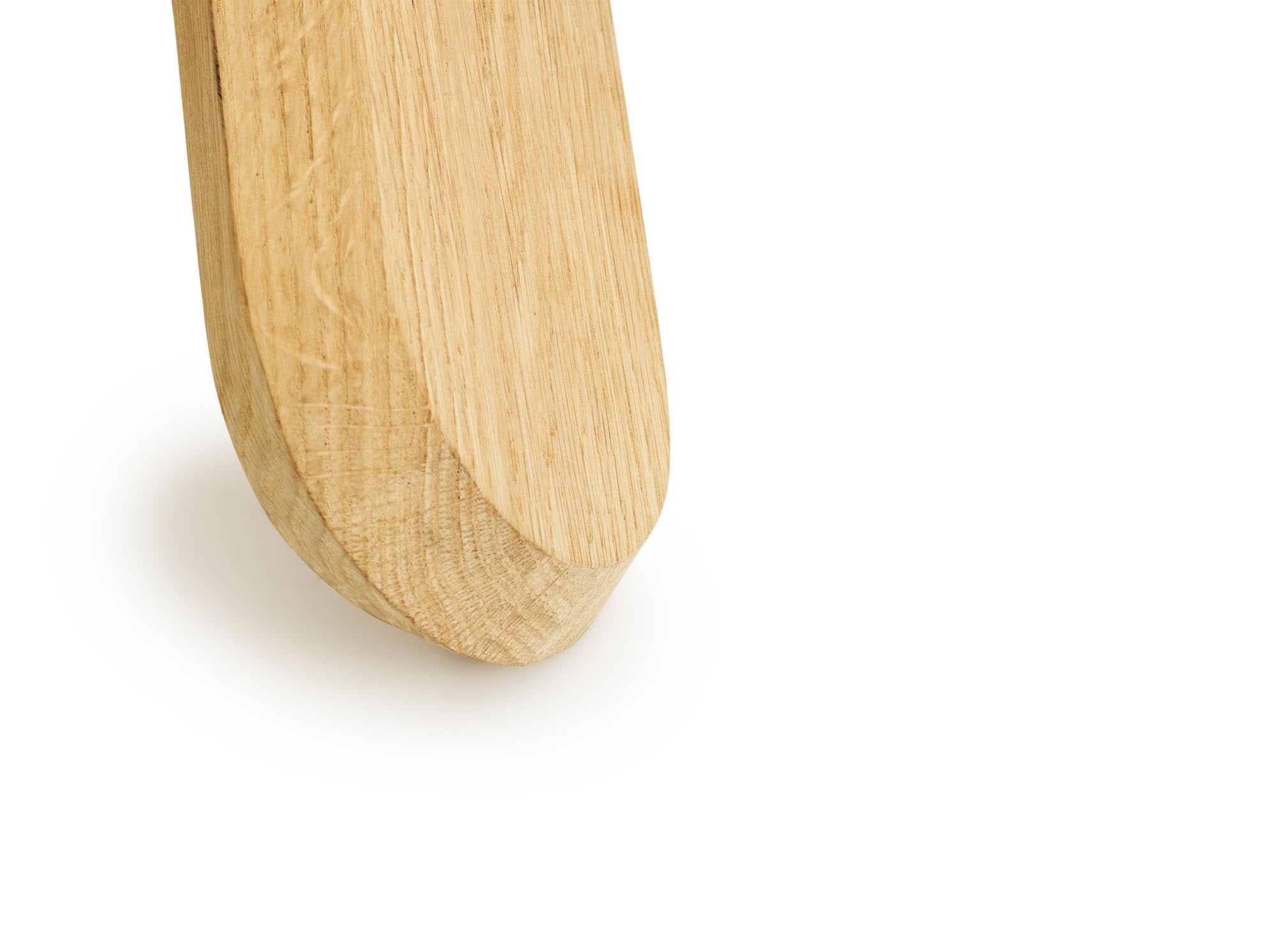 Erleben Sie den Ding Tisch von Normann Copenhagen – ein modernes Designhighlight, das skandinavische Ästhetik und praktische Nutzung perfekt kombiniert.